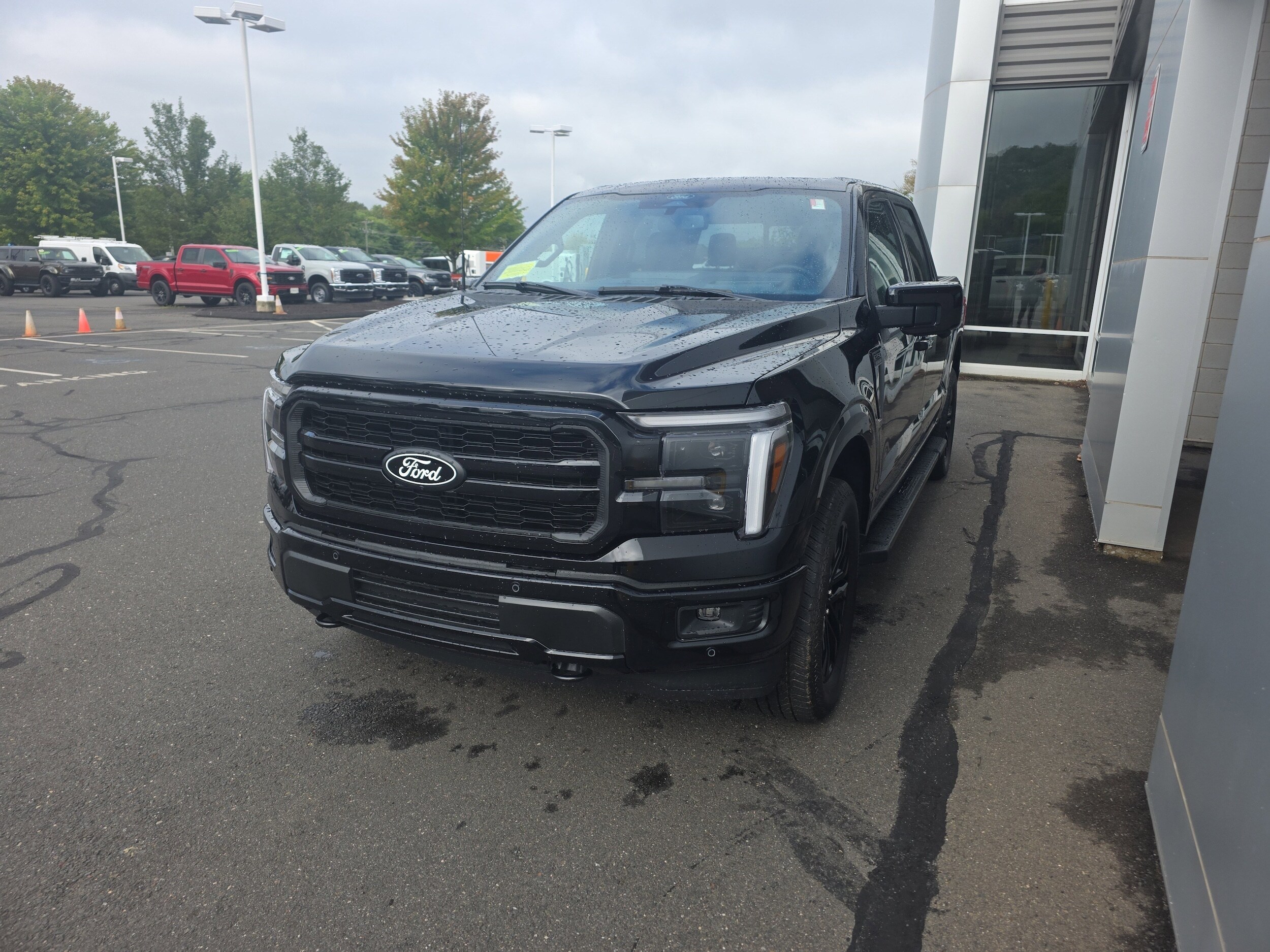 2025 Ford F-150 Lariat photo 2