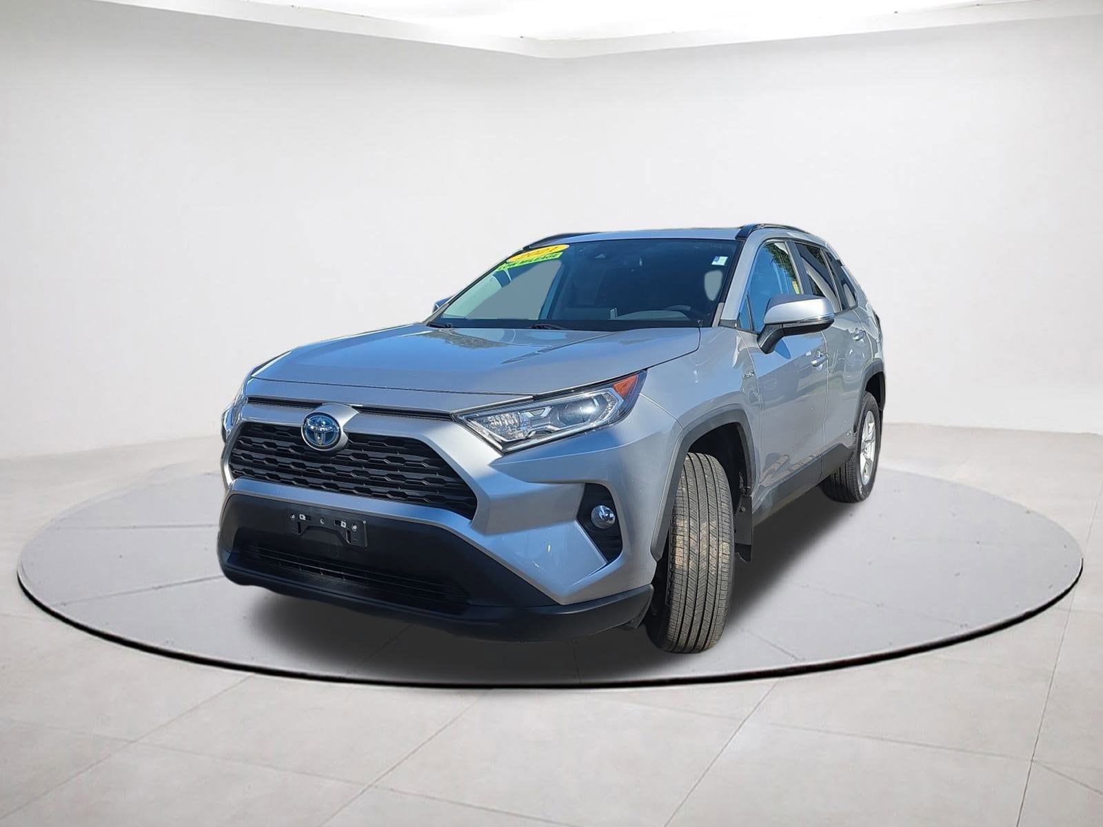 2021 Toyota RAV4 Hybrid XLE photo 3