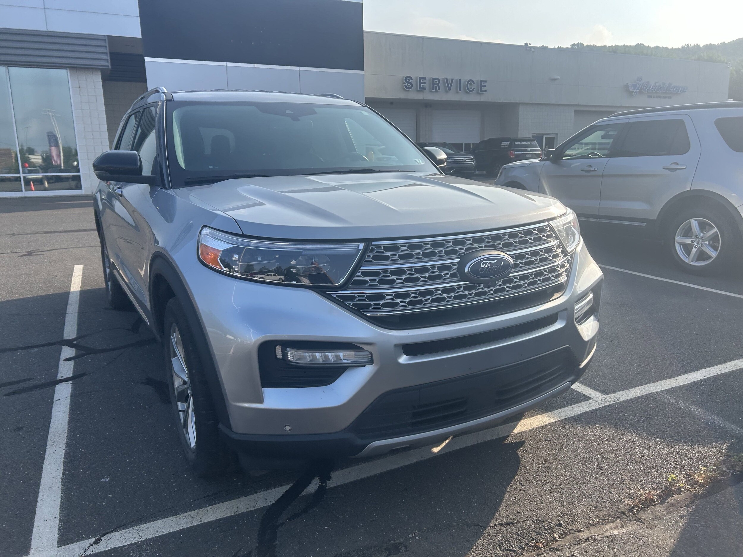 2021 Ford Explorer Limited photo 2