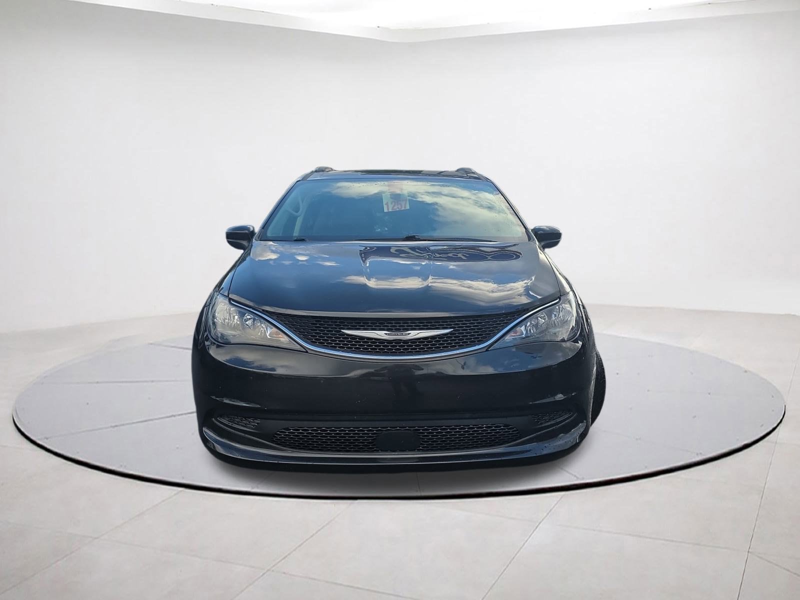 2021 Chrysler Voyager LXi photo 2