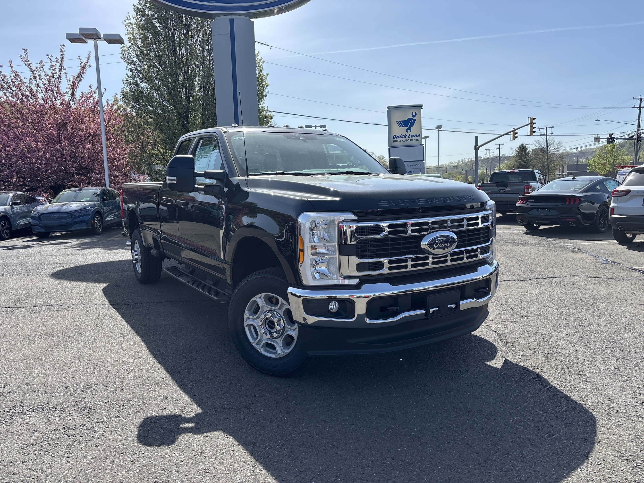 2025 Ford F-350 Super Duty XLT's photo