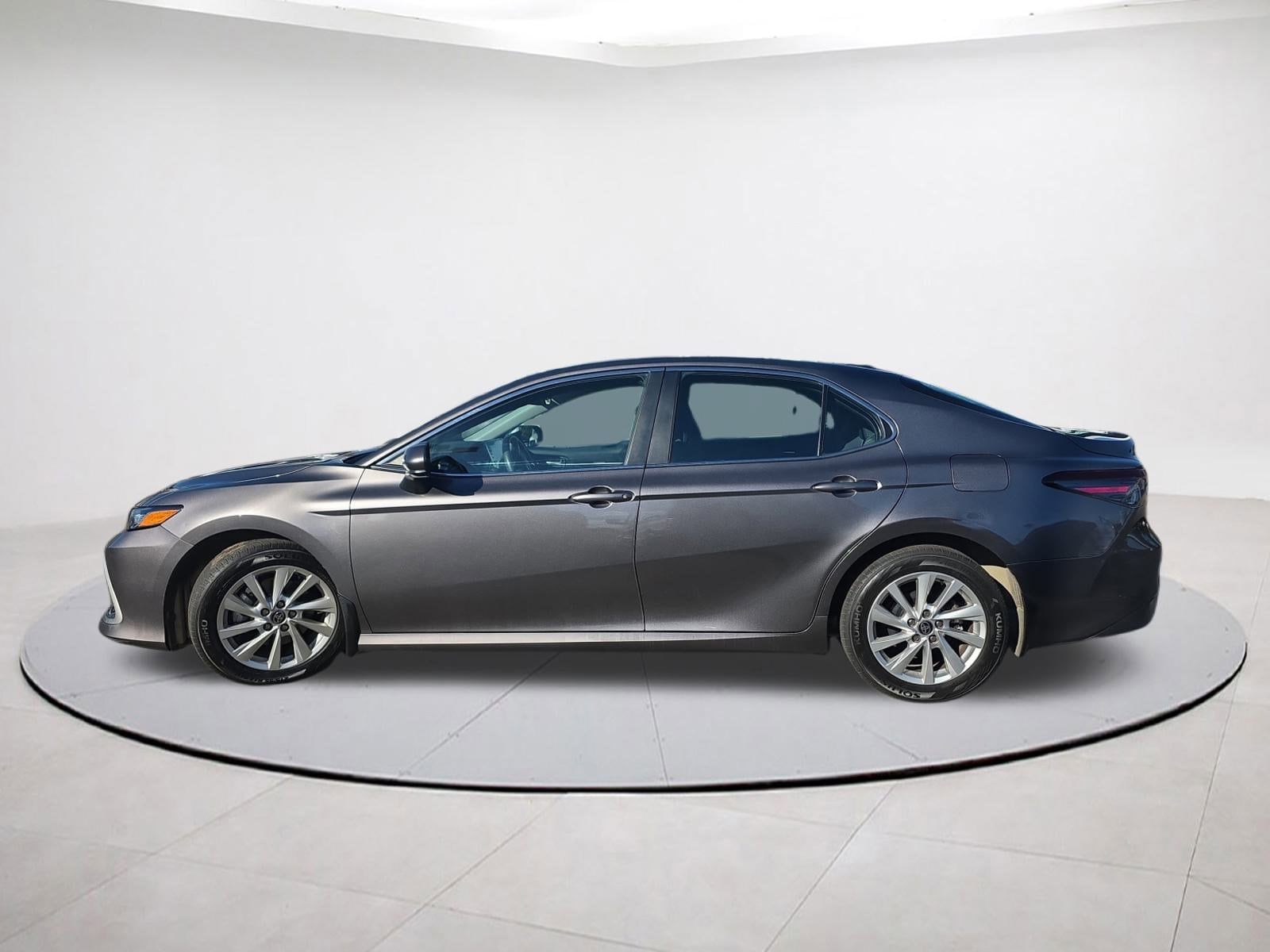 2023 Toyota Camry LE photo 4