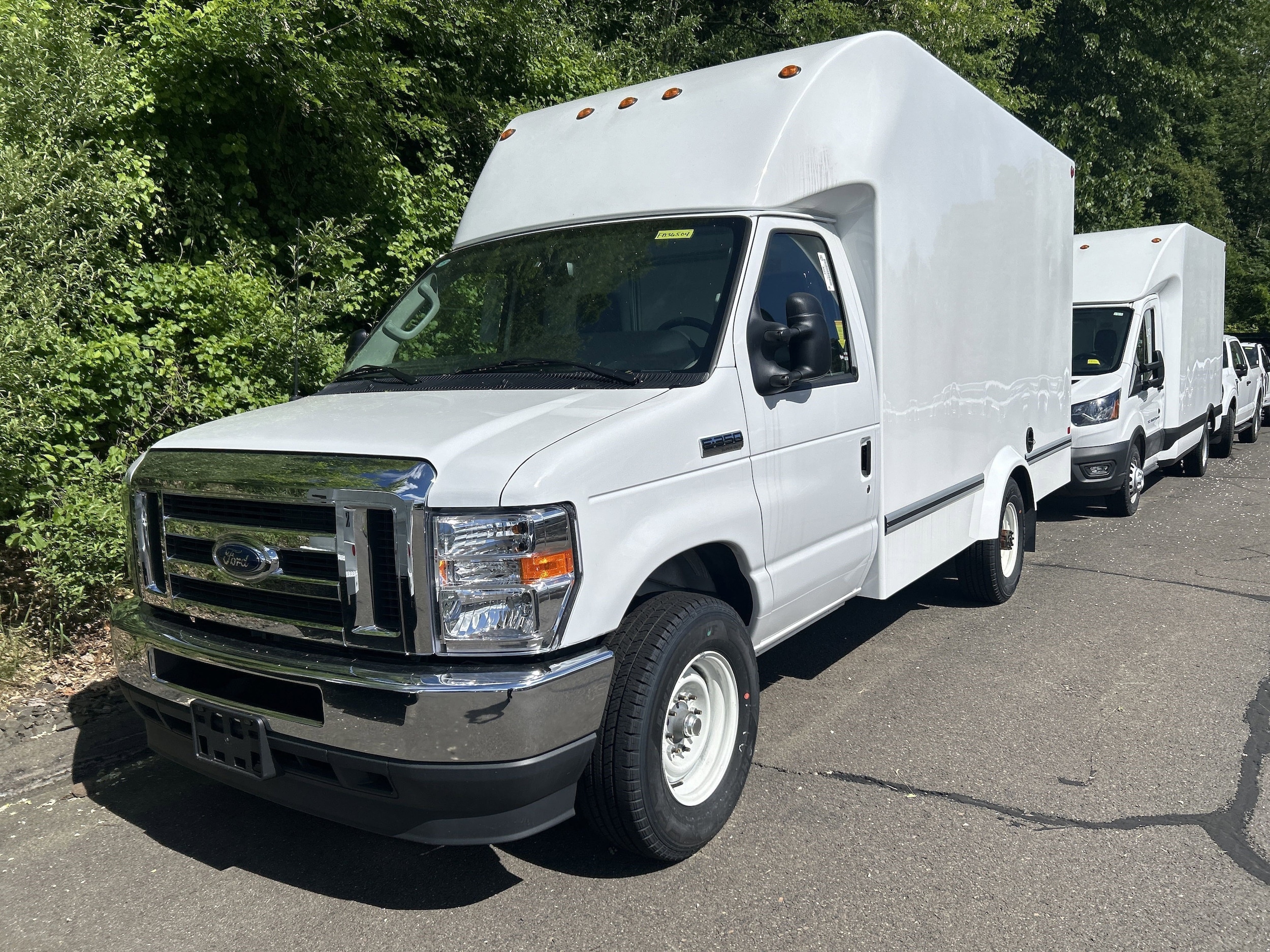 2025 Ford E-Series Cutaway Base's photo