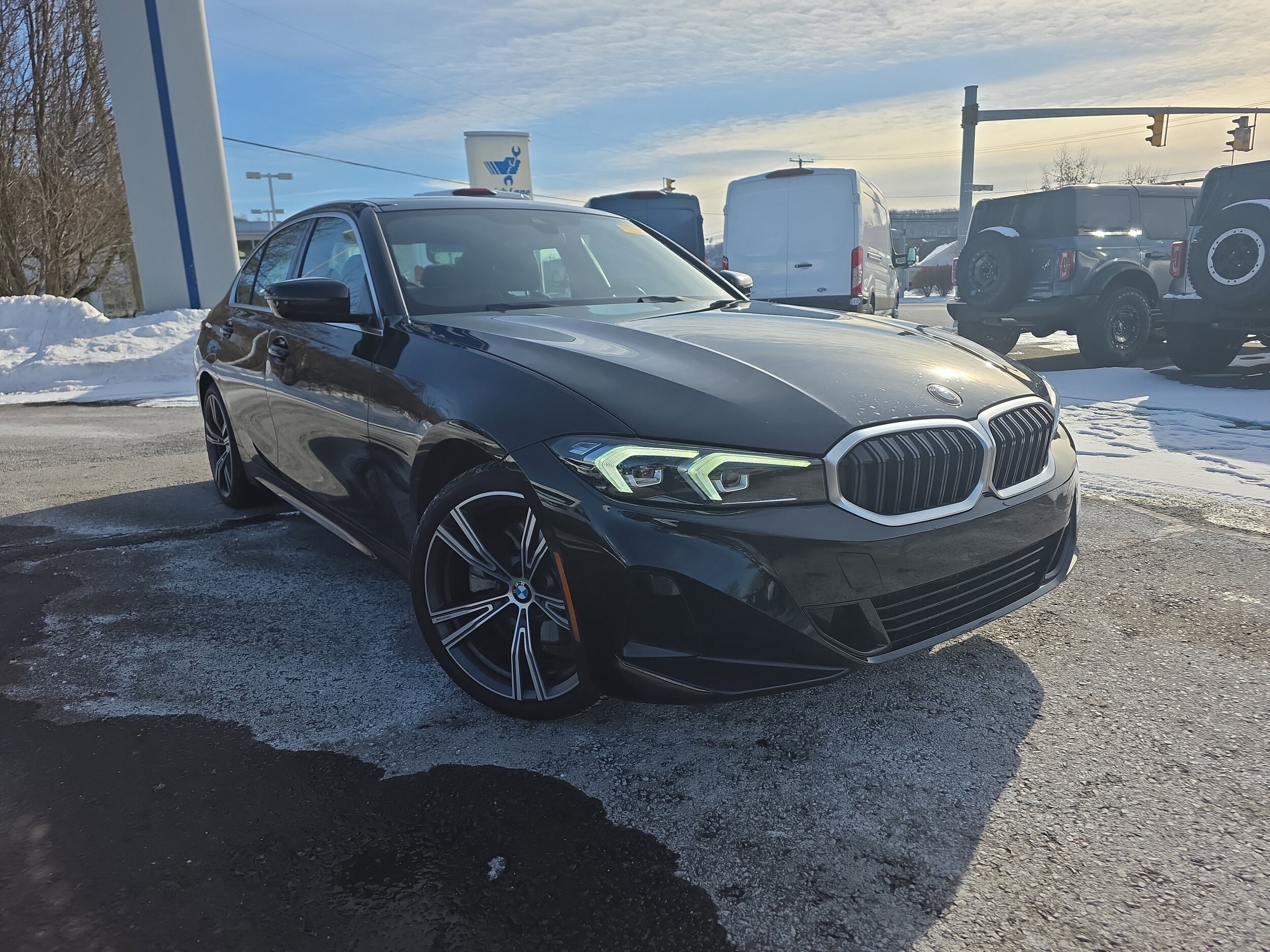 2024 BMW 3 Series 330i's photo