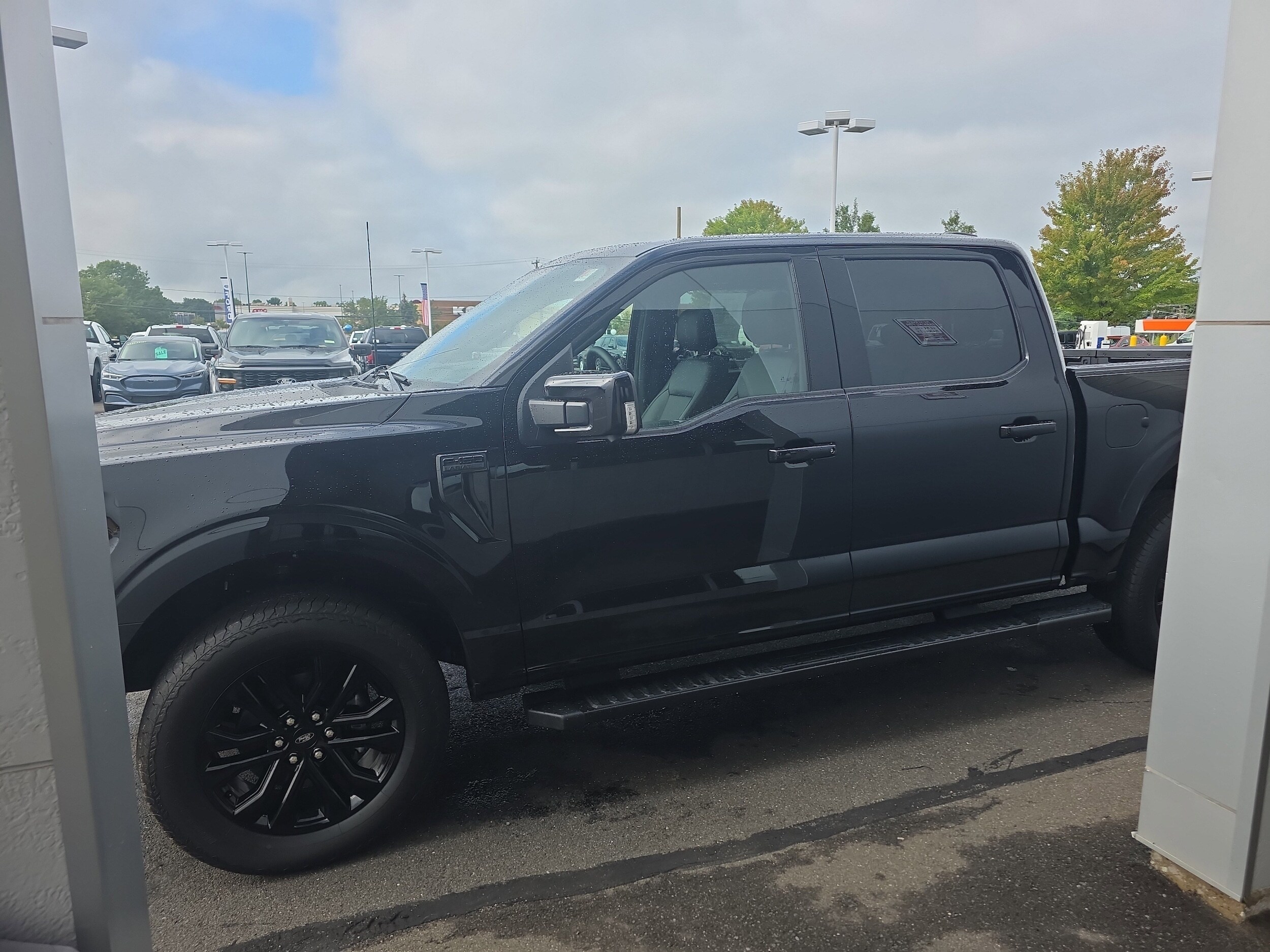 2025 Ford F-150 Lariat photo 3