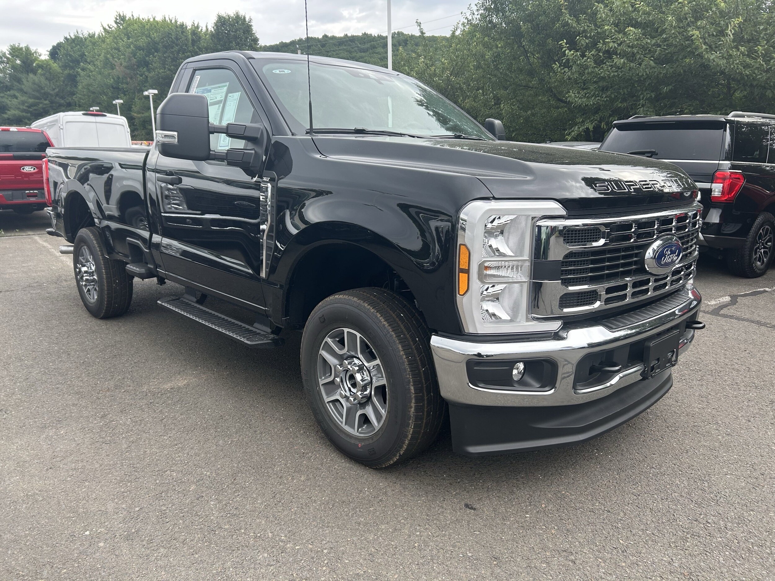 2025 Ford F-350 Super Duty XLT's photo