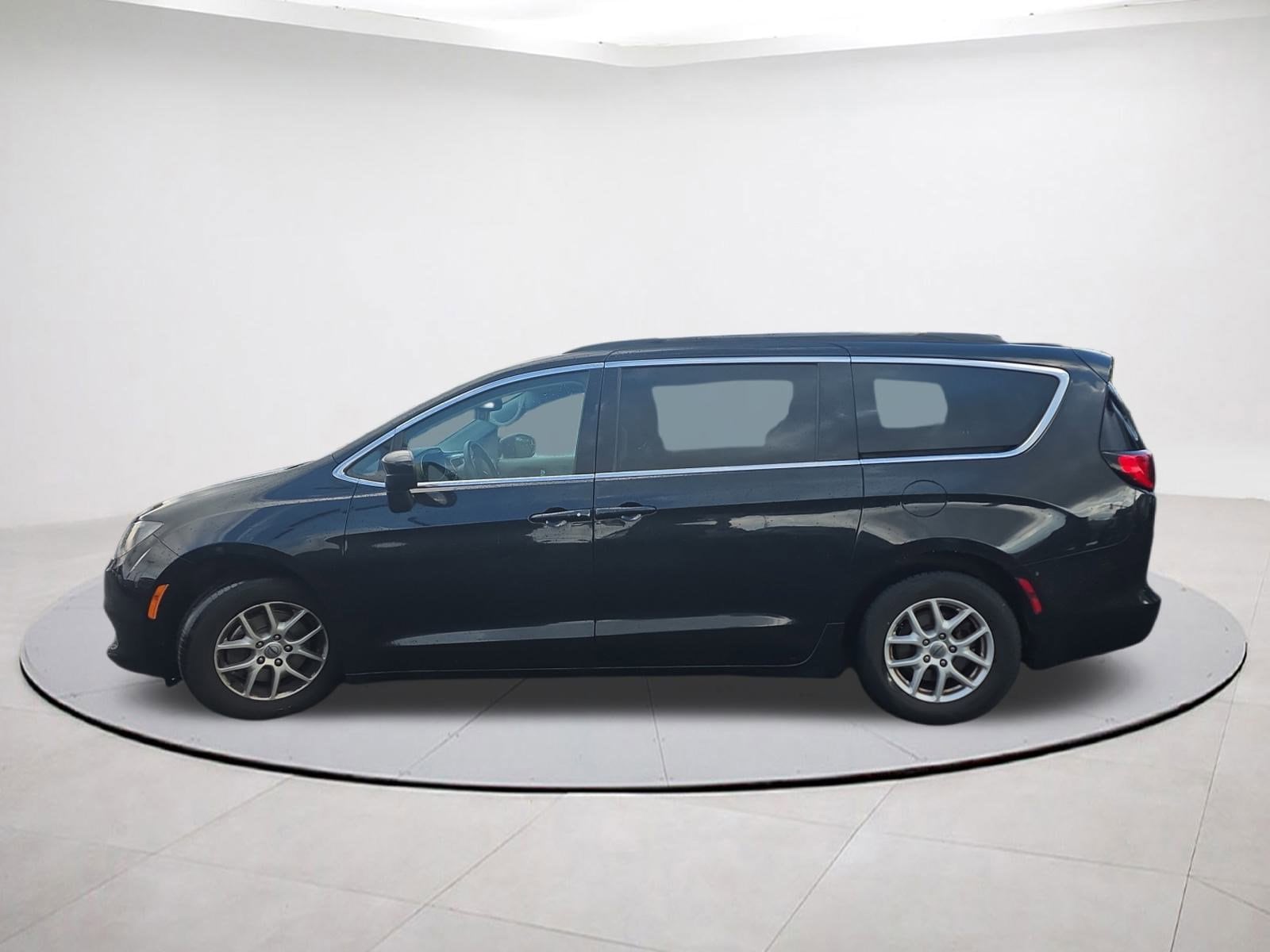 2021 Chrysler Voyager LXi photo 4