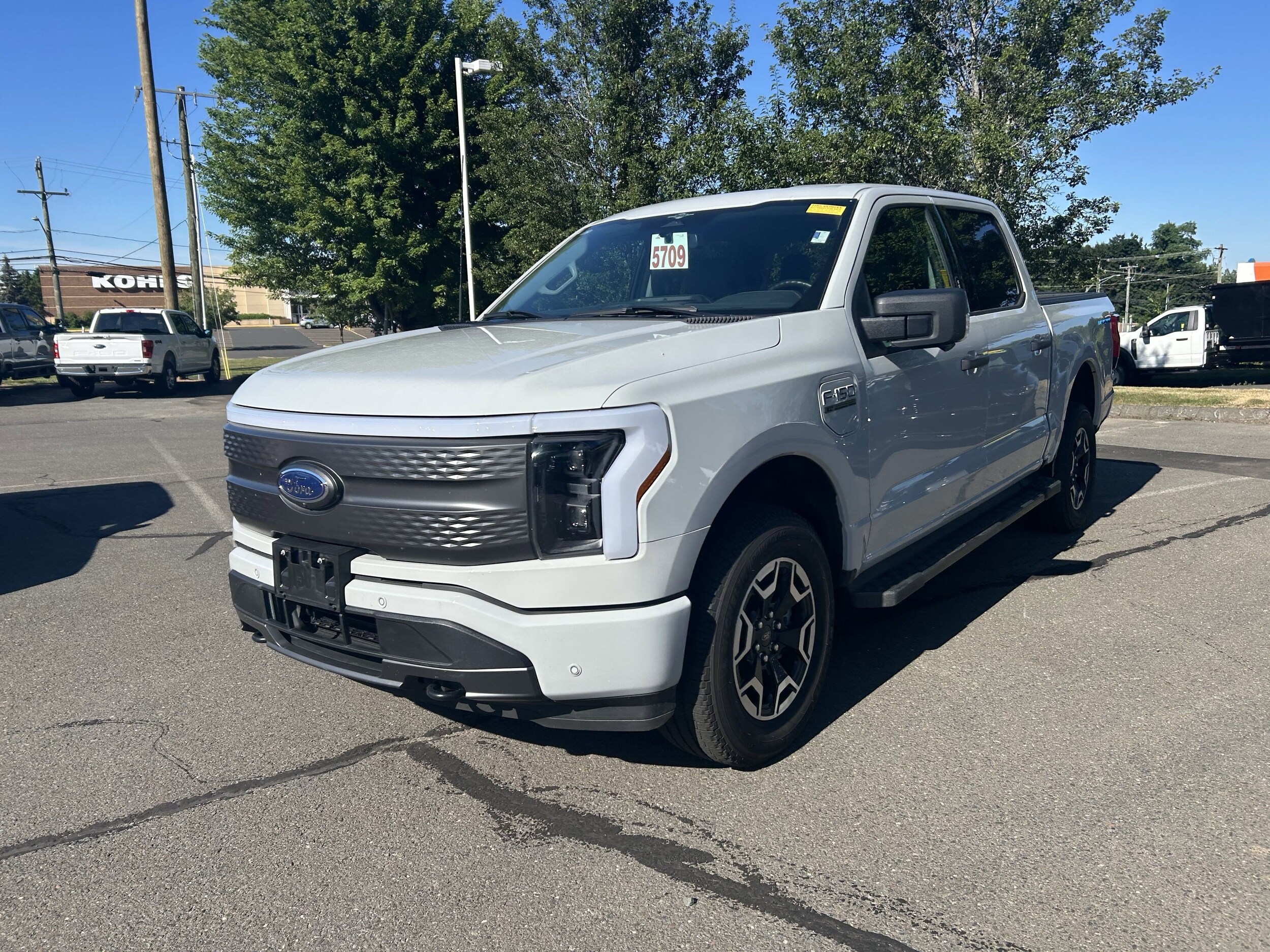 2023 Ford F-150 Lightning XLT photo 3
