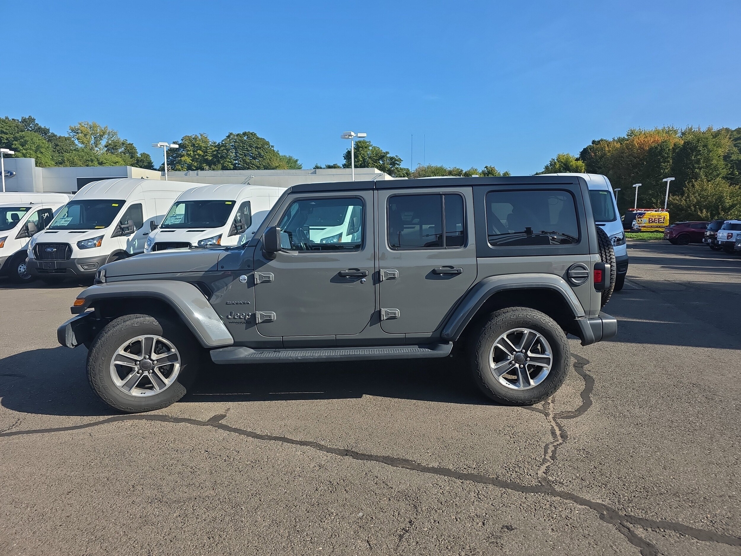 2020 Jeep Wrangler Unlimited Sahara photo 2