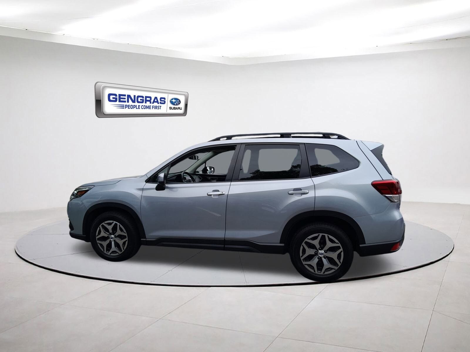 2022 Subaru Forester Premium photo 4