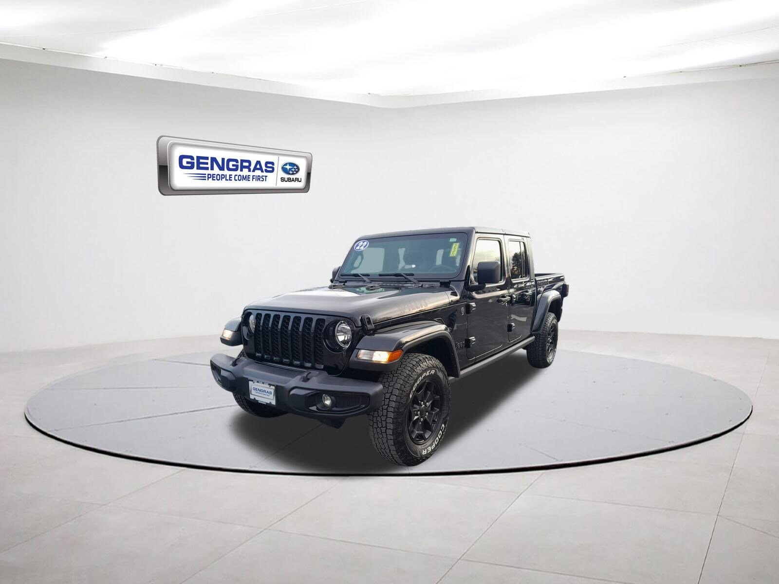 2022 Jeep Gladiator Willys Sport photo 3