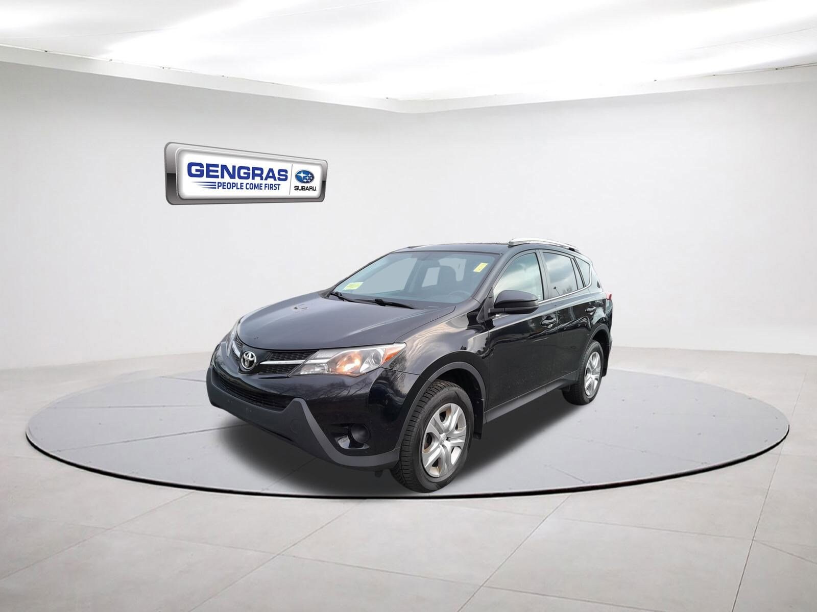 2014 Toyota RAV4 LE photo 2