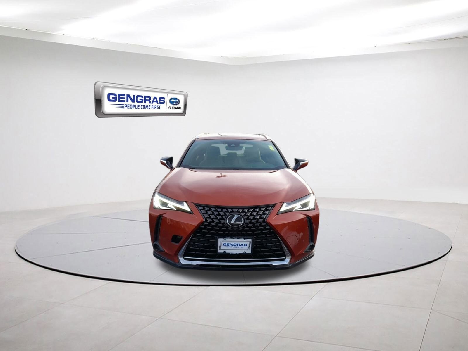 2019 Lexus UX 200 photo 2