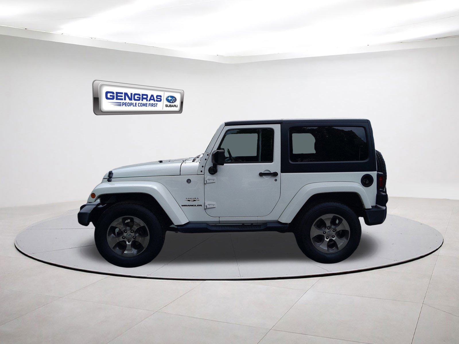 2017 Jeep Wrangler Sahara photo 4