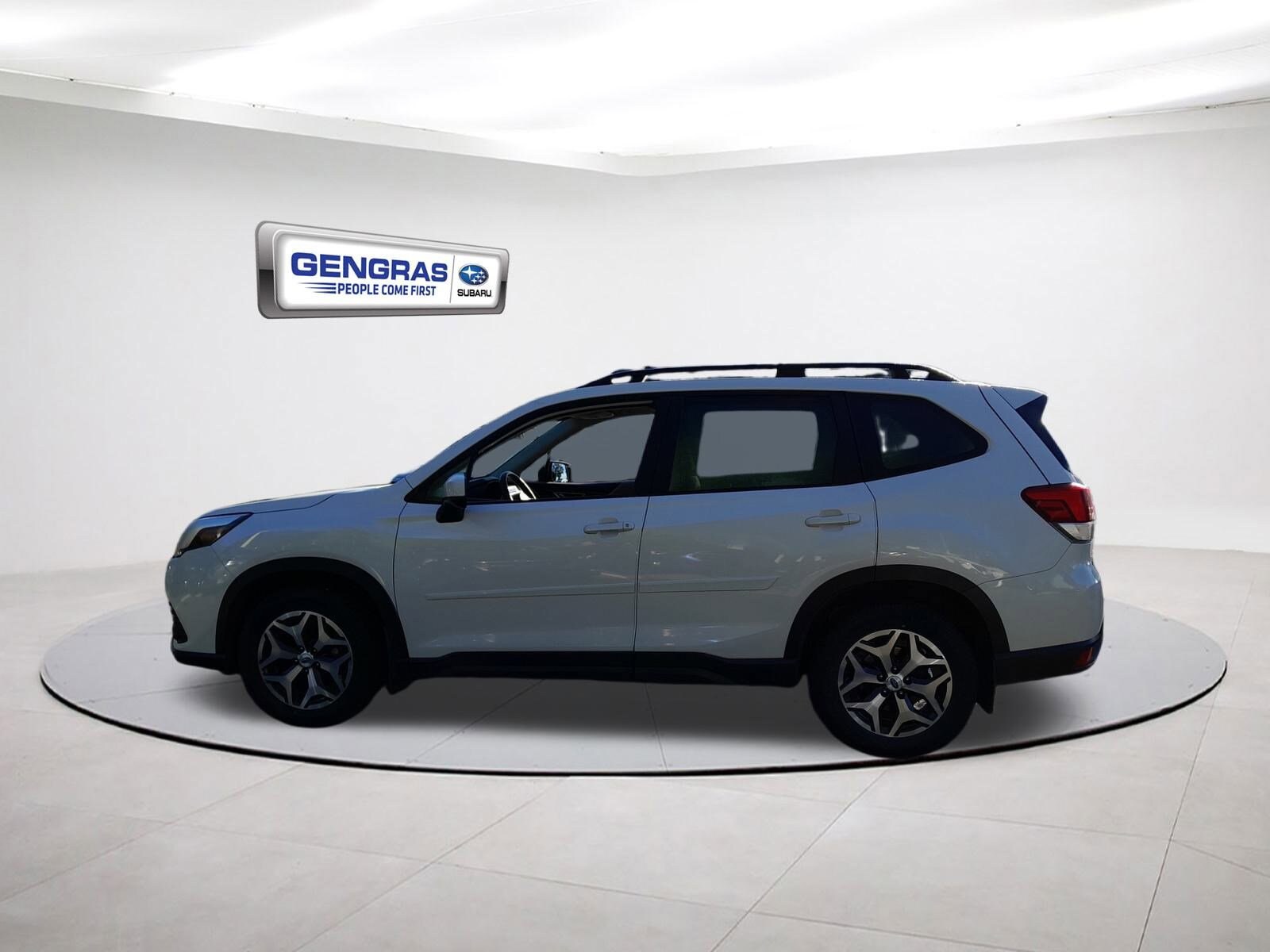 2022 Subaru Forester Premium photo 4