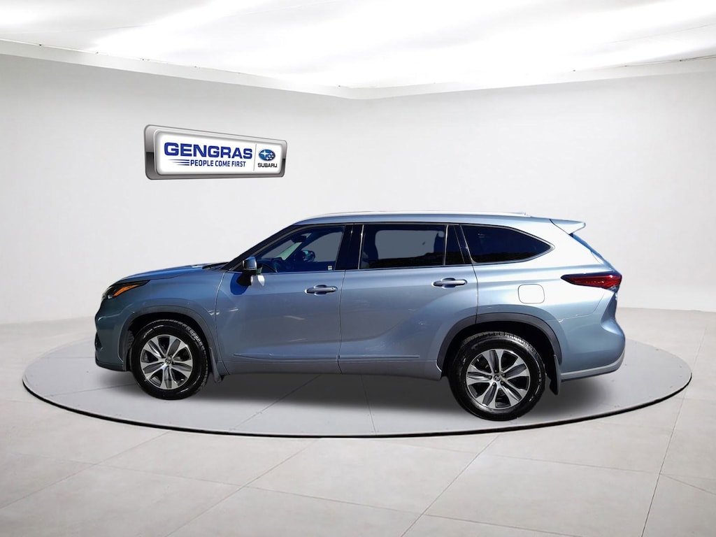 Used 2022 Toyota Highlander XLE XLE AWD