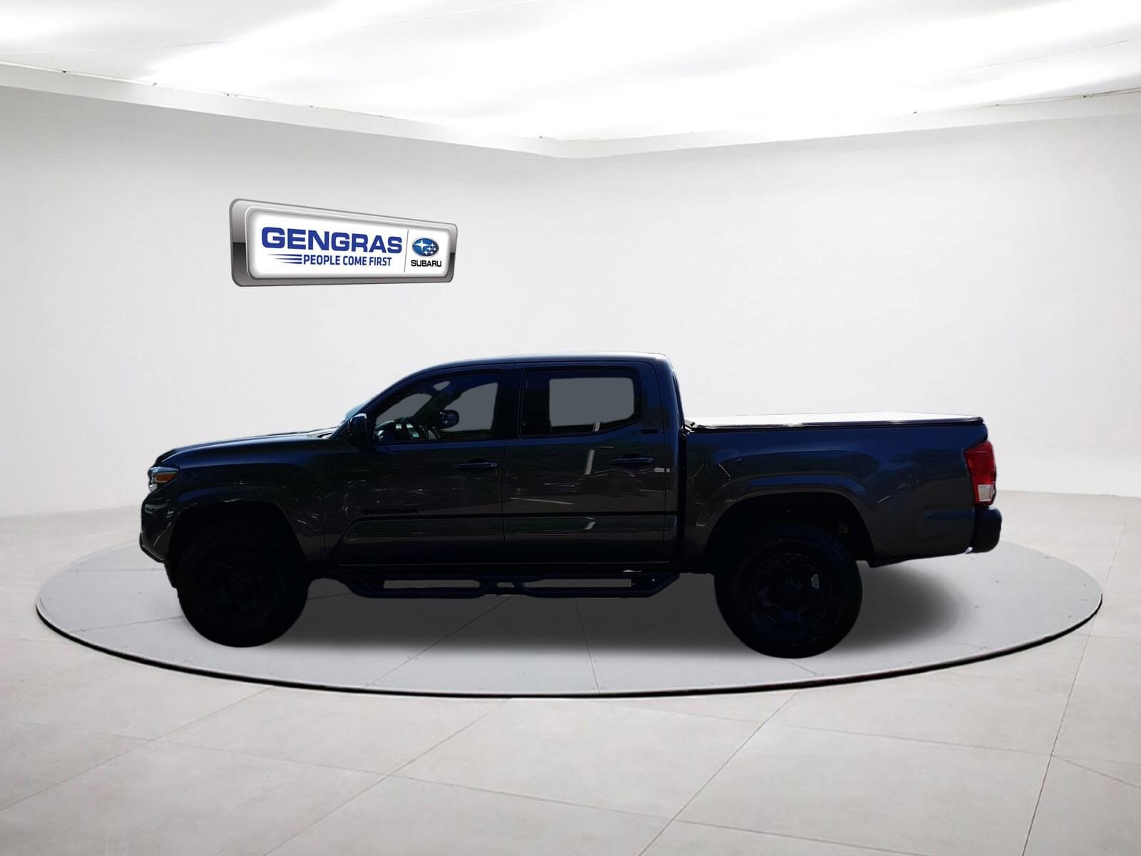 2017 Toyota Tacoma SR5 photo 2