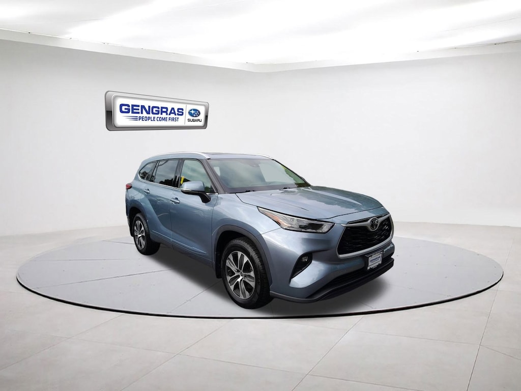 Used 2022 Toyota Highlander XLE XLE AWD