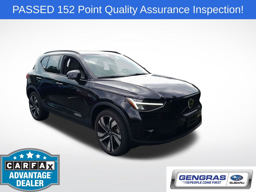 2024 Volvo XC40 SUV 