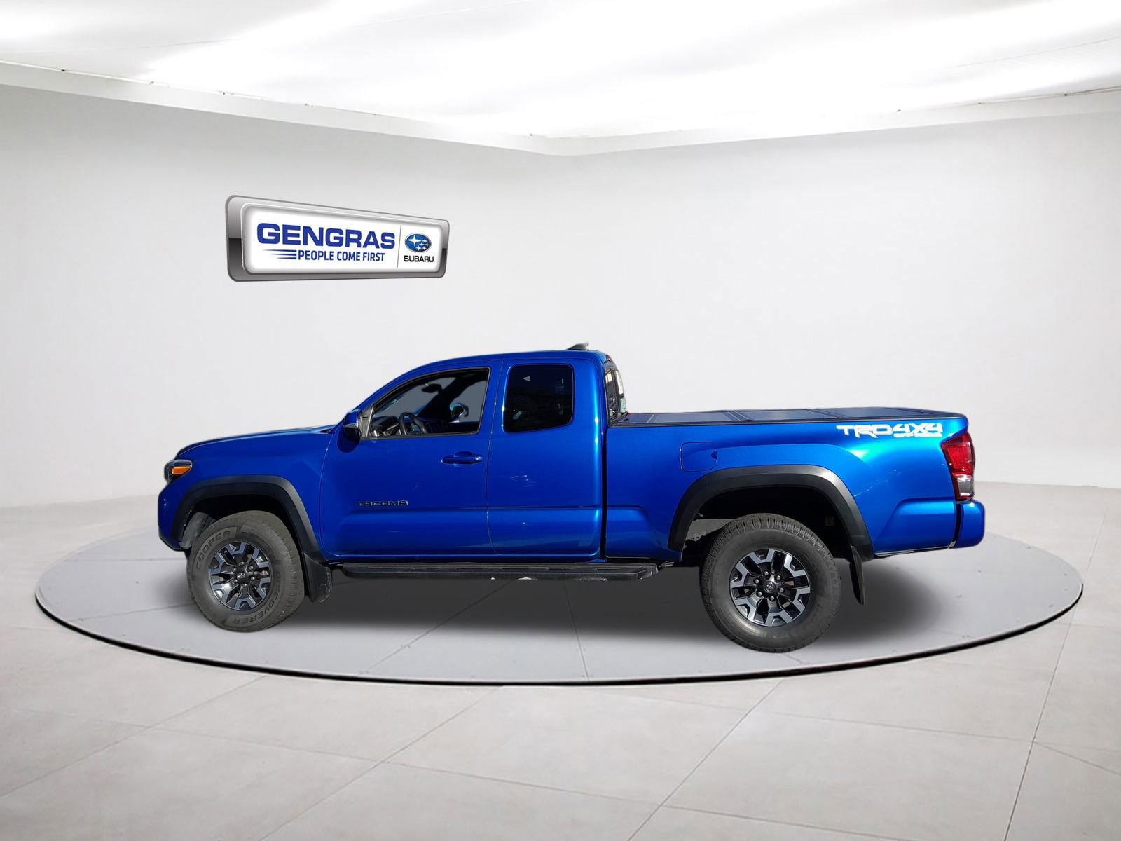 2017 Toyota Tacoma TRD photo 4
