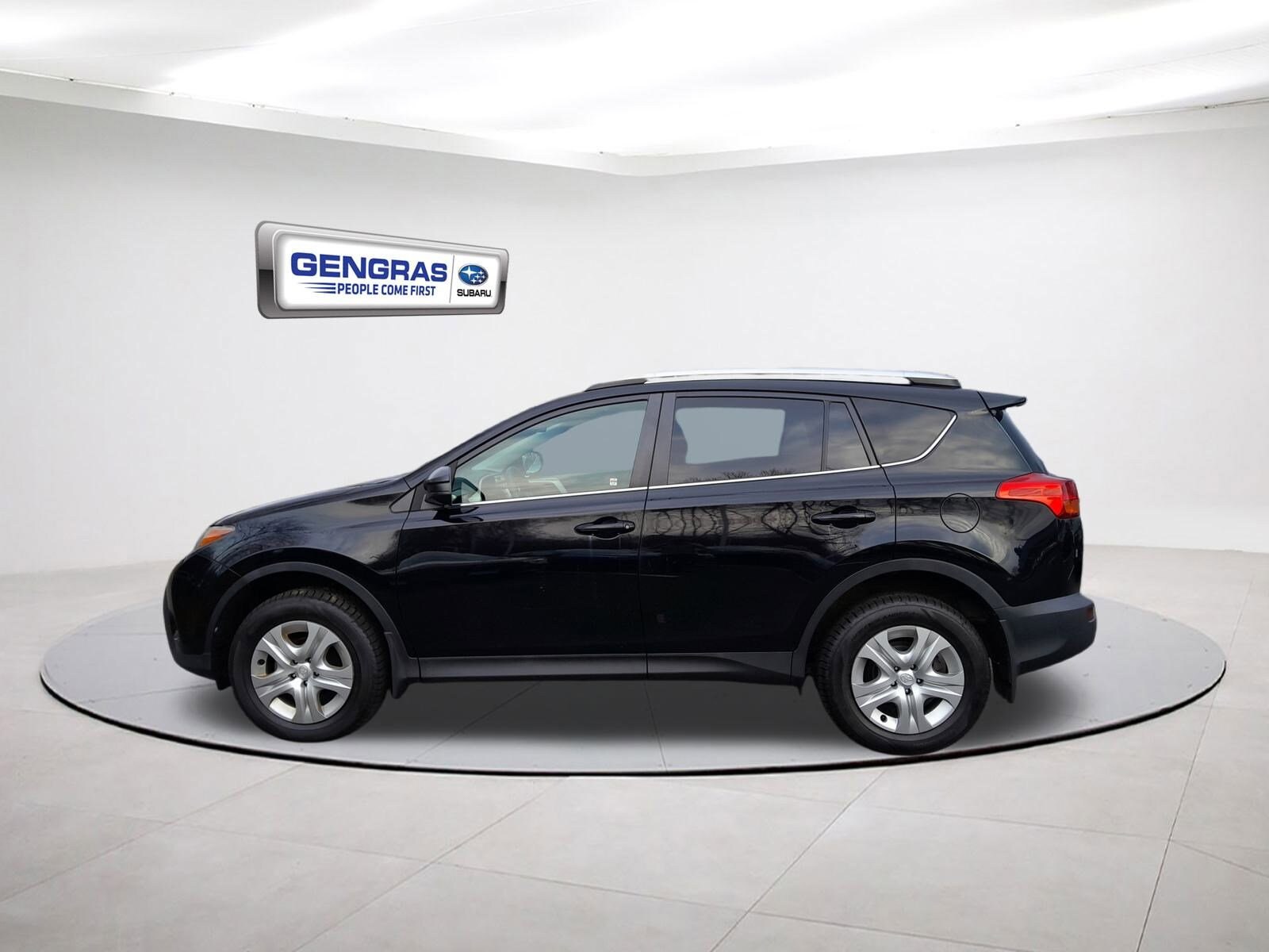 2014 Toyota RAV4 LE photo 3