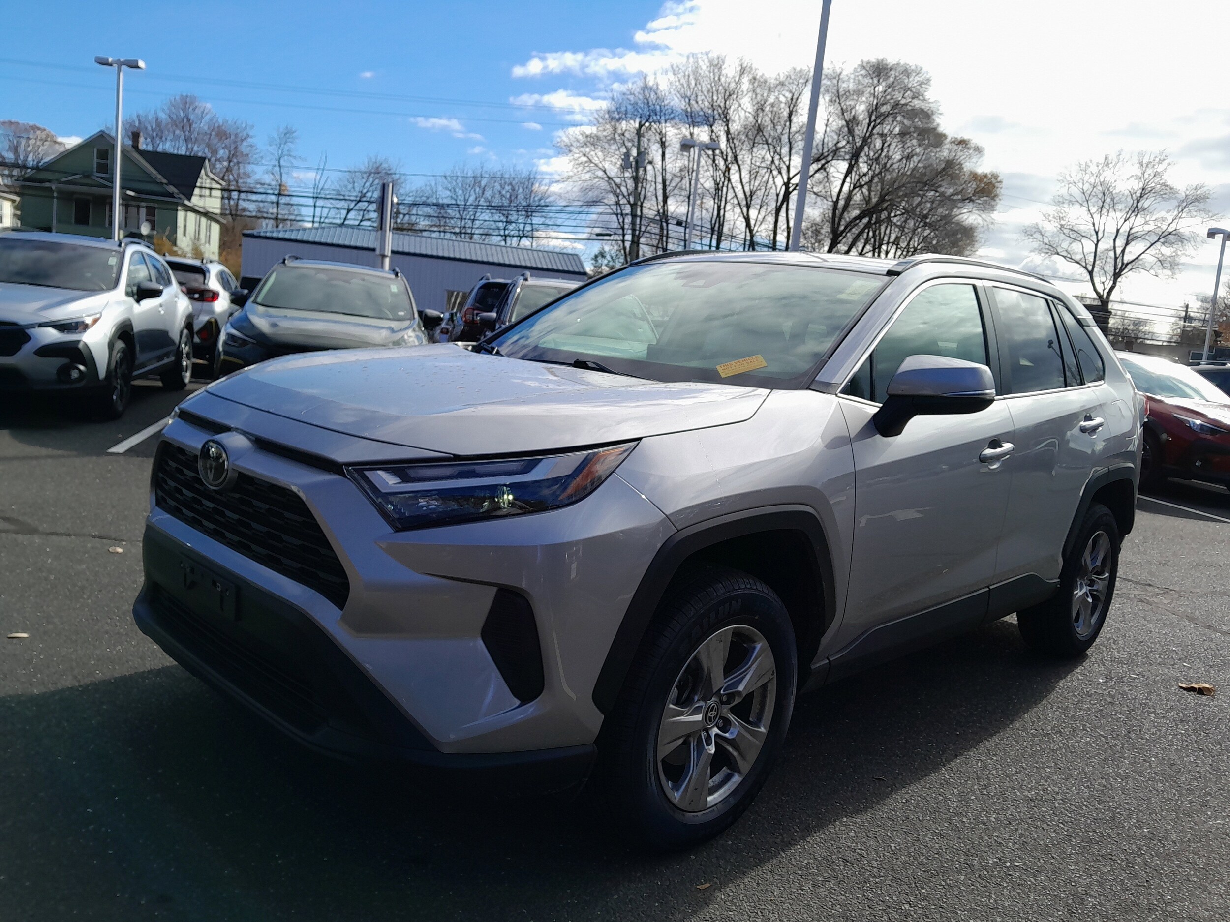 2023 Toyota RAV4 XLE photo 3