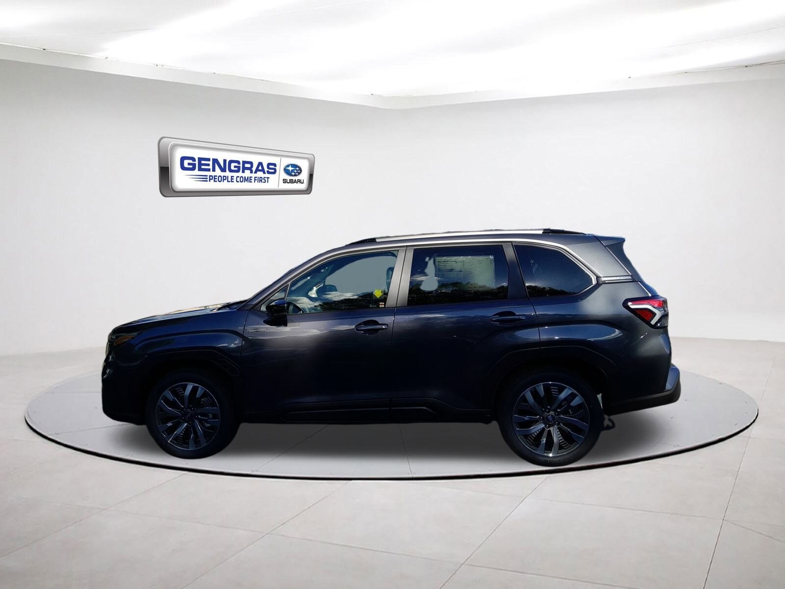 2025 Subaru Forester Touring photo 4