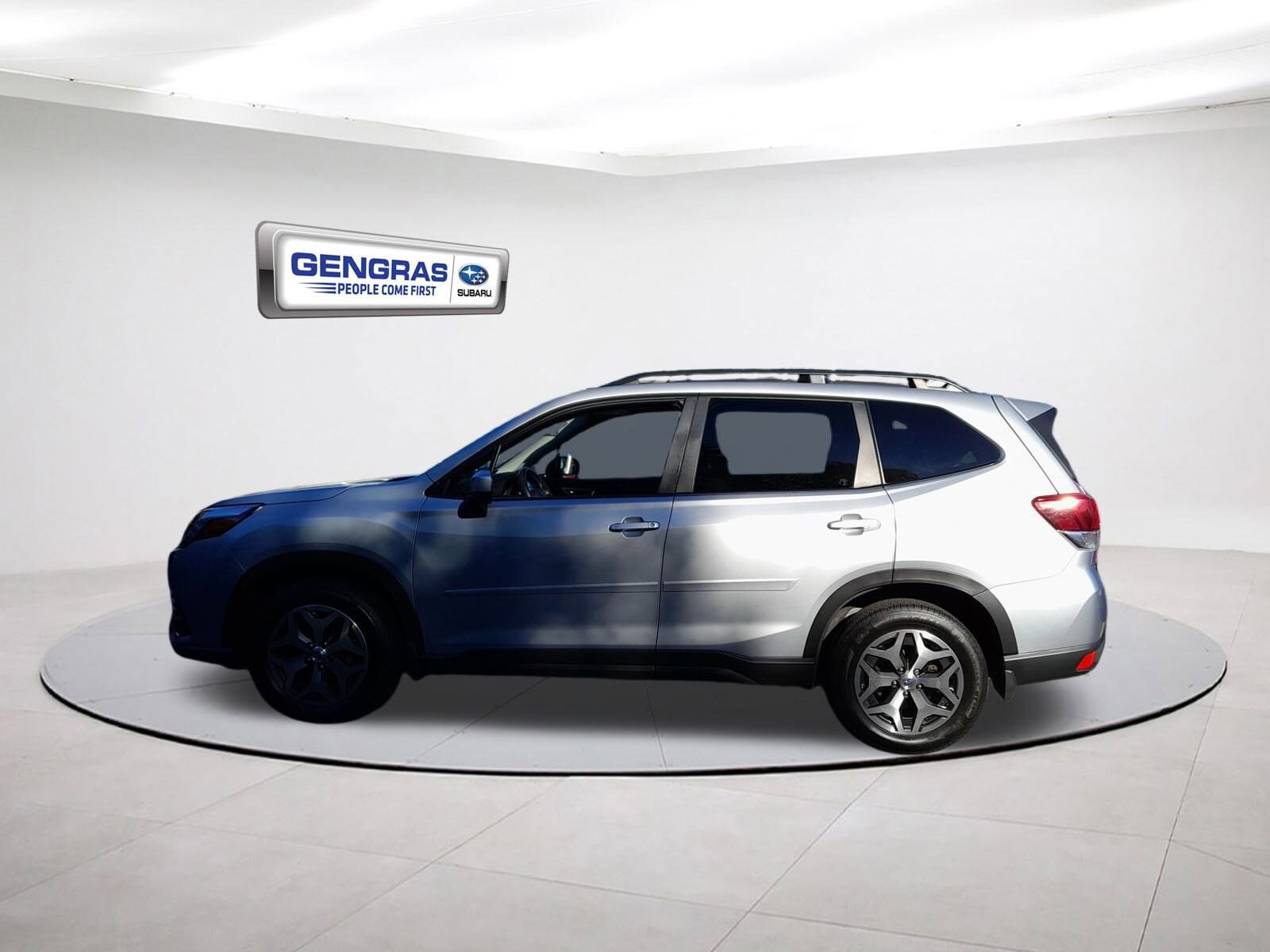 2022 Subaru Forester Premium photo 4
