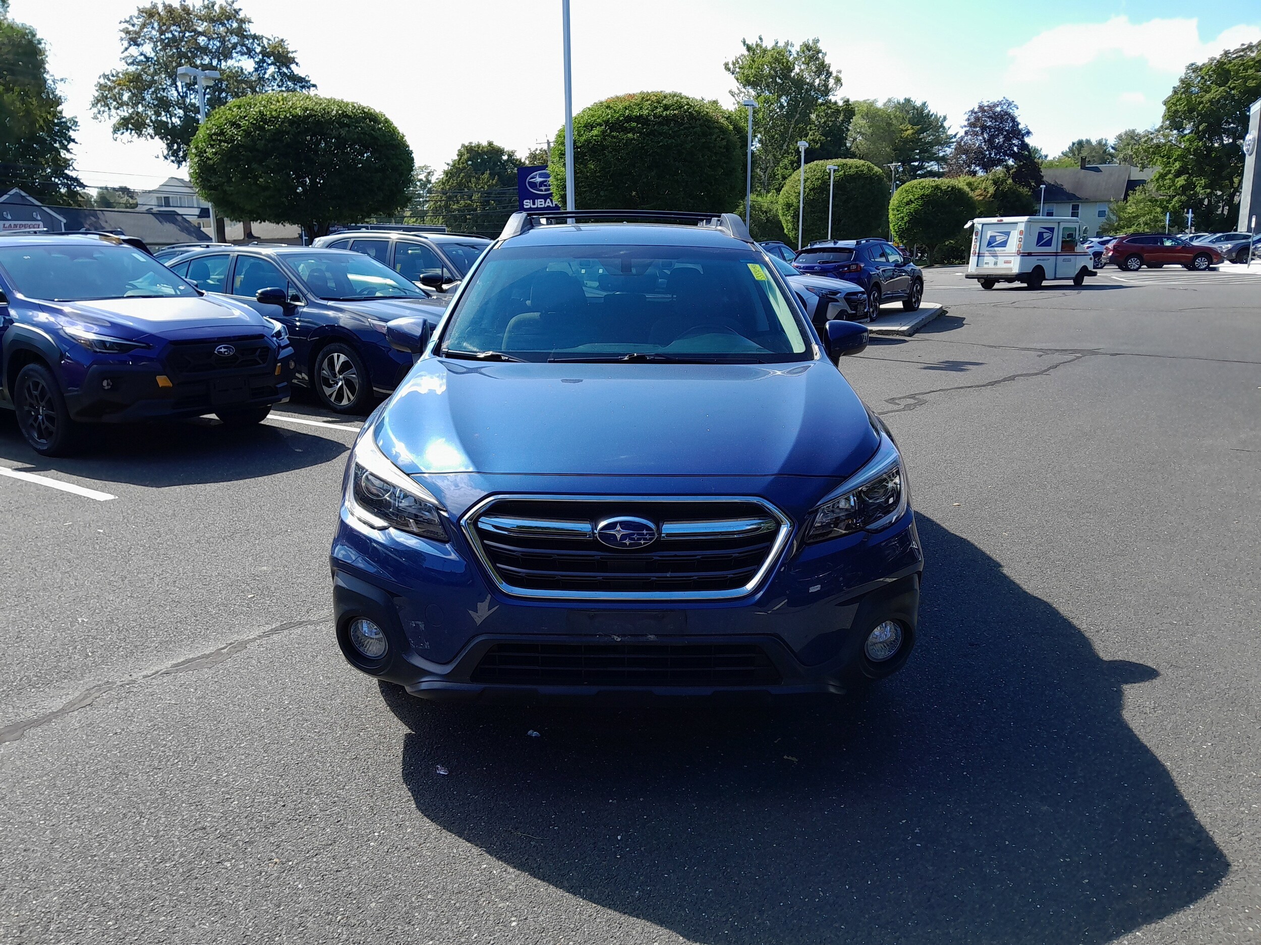 2019 Subaru Outback 2.5i Premium photo 2