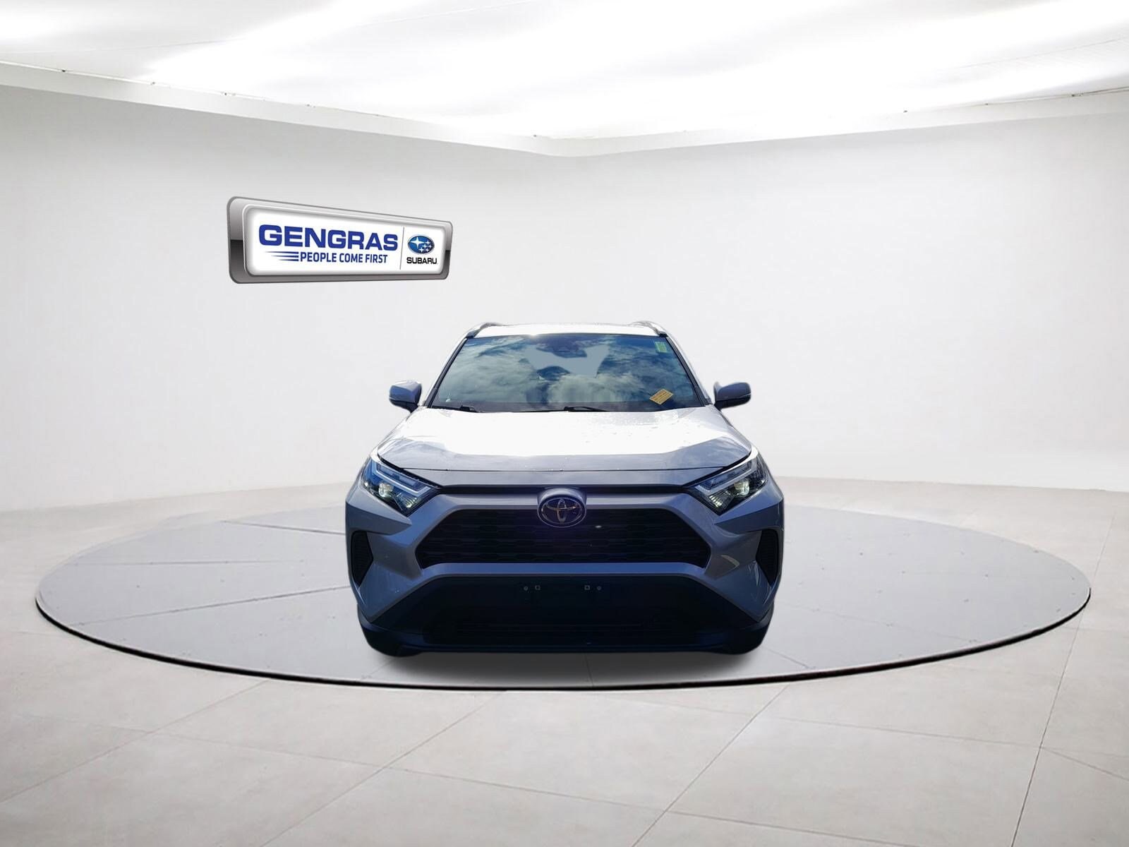 2023 Toyota RAV4 XLE photo 2