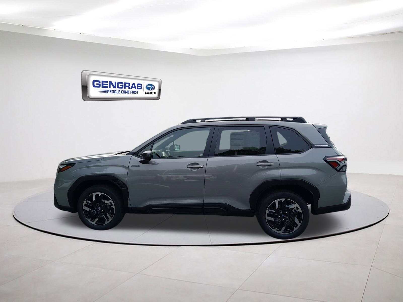 2025 Subaru Forester Premium photo 4