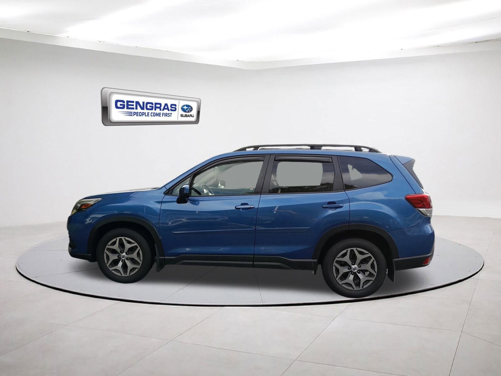 2023 Subaru Forester Premium photo 4