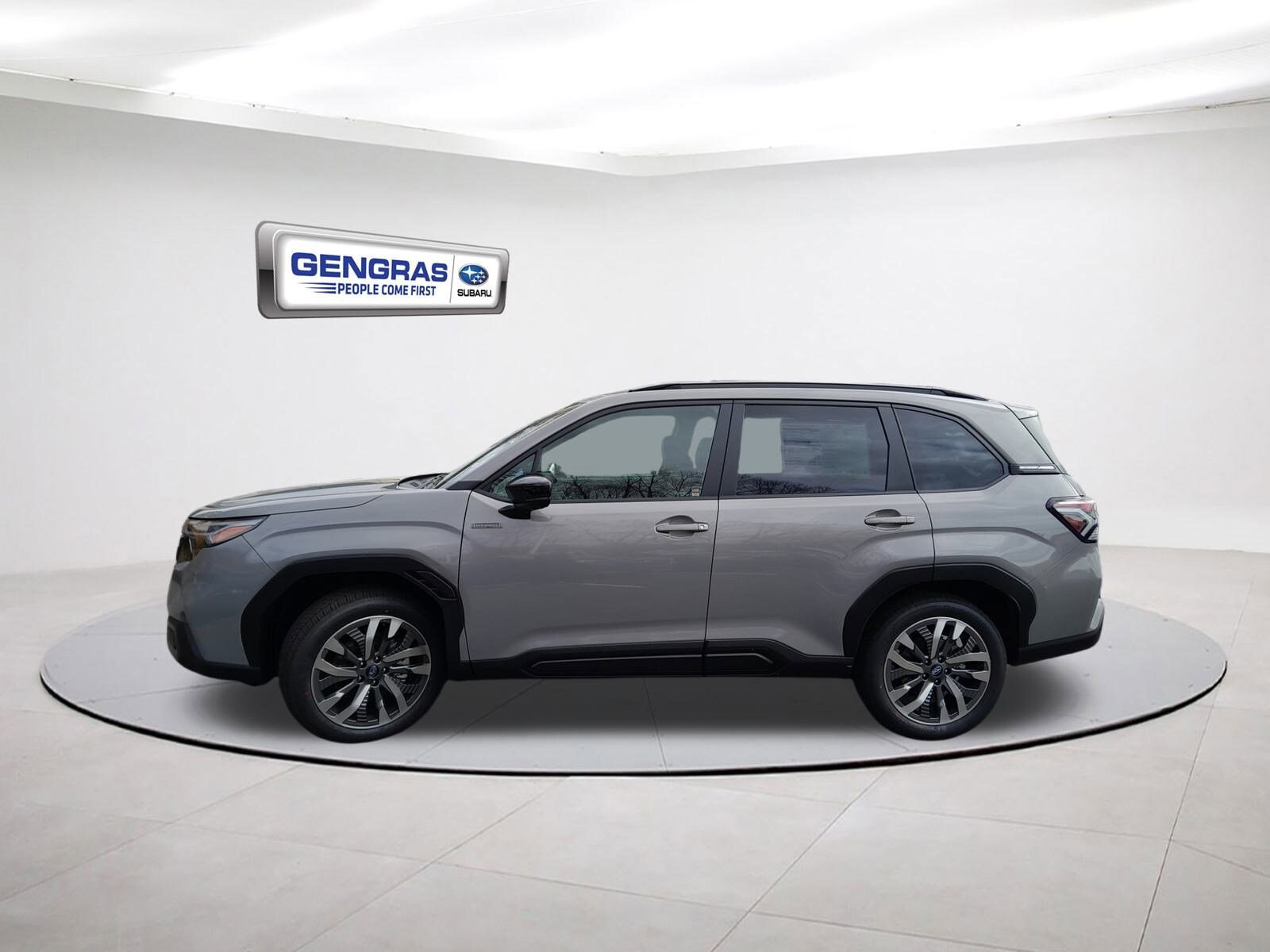 2025 Subaru Forester Touring photo 4