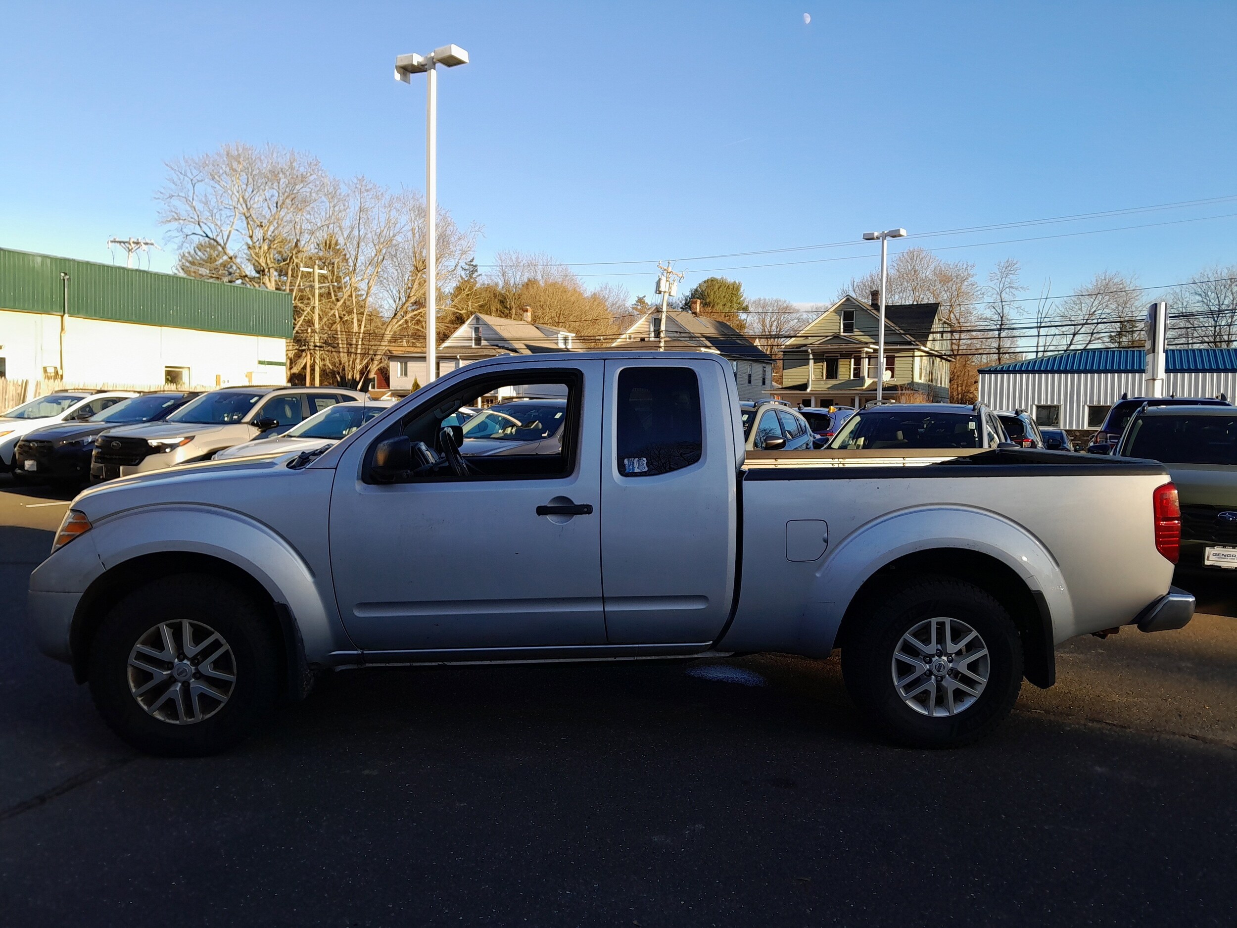 2017 Nissan Frontier King Cab SV photo 2