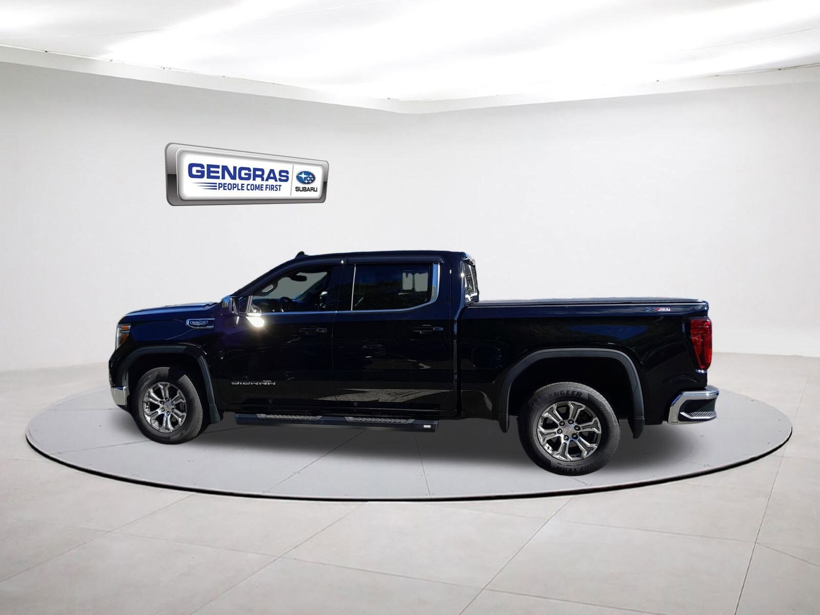 2021 Gmc Sierra 1500 SLE photo 3