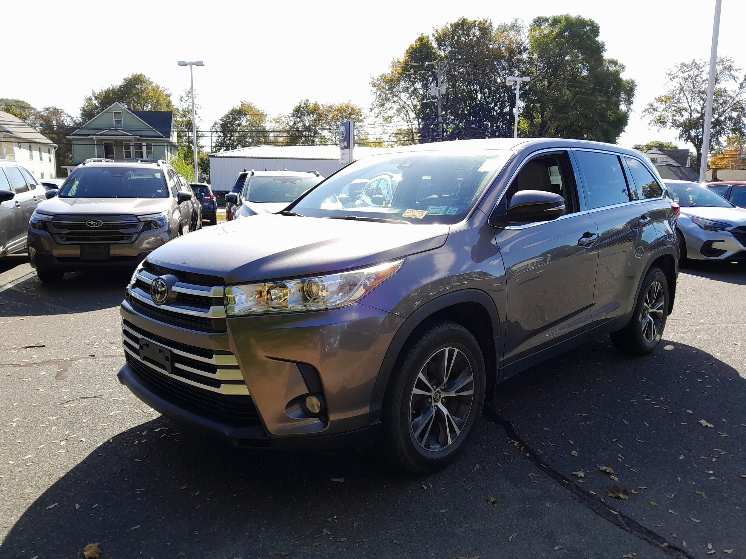 2019 Toyota Highlander LE Plus photo 3