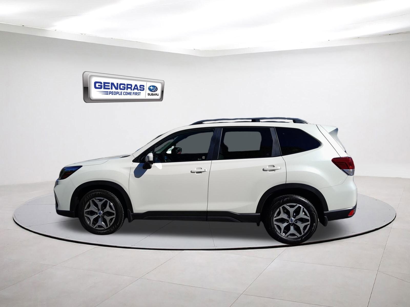 2020 Subaru Forester Premium photo 4