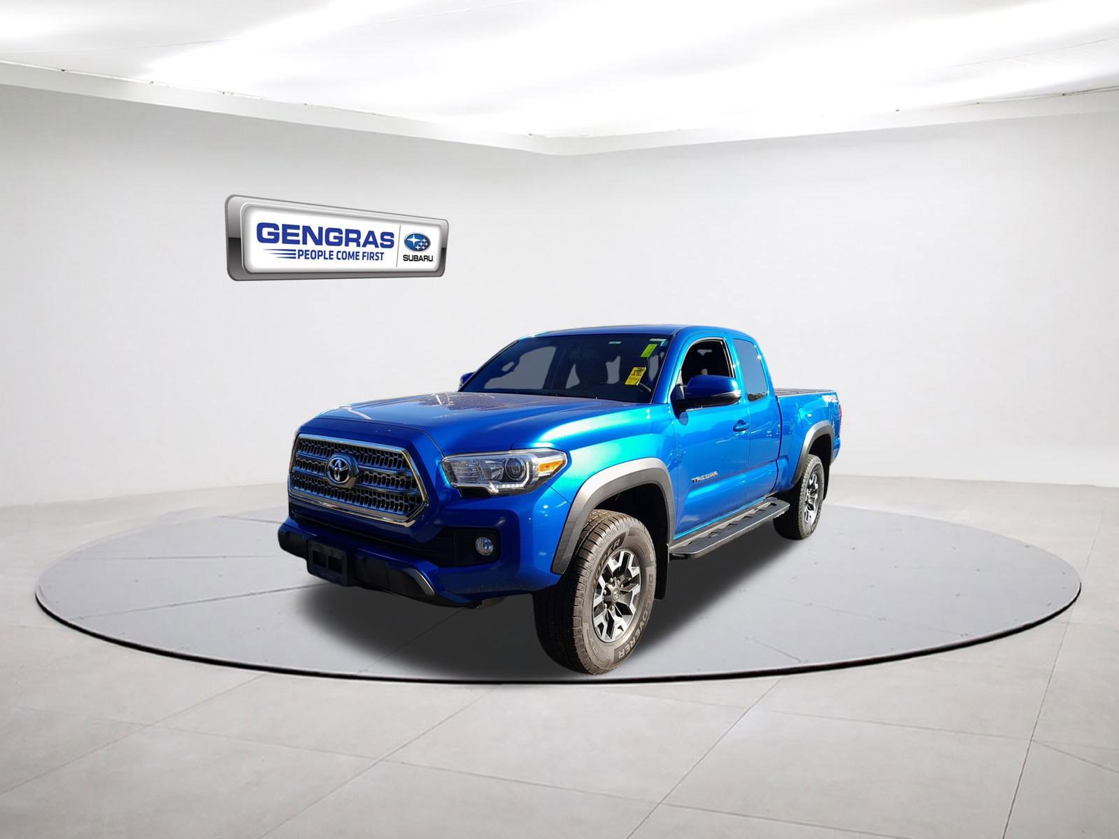 2017 Toyota Tacoma TRD photo 3