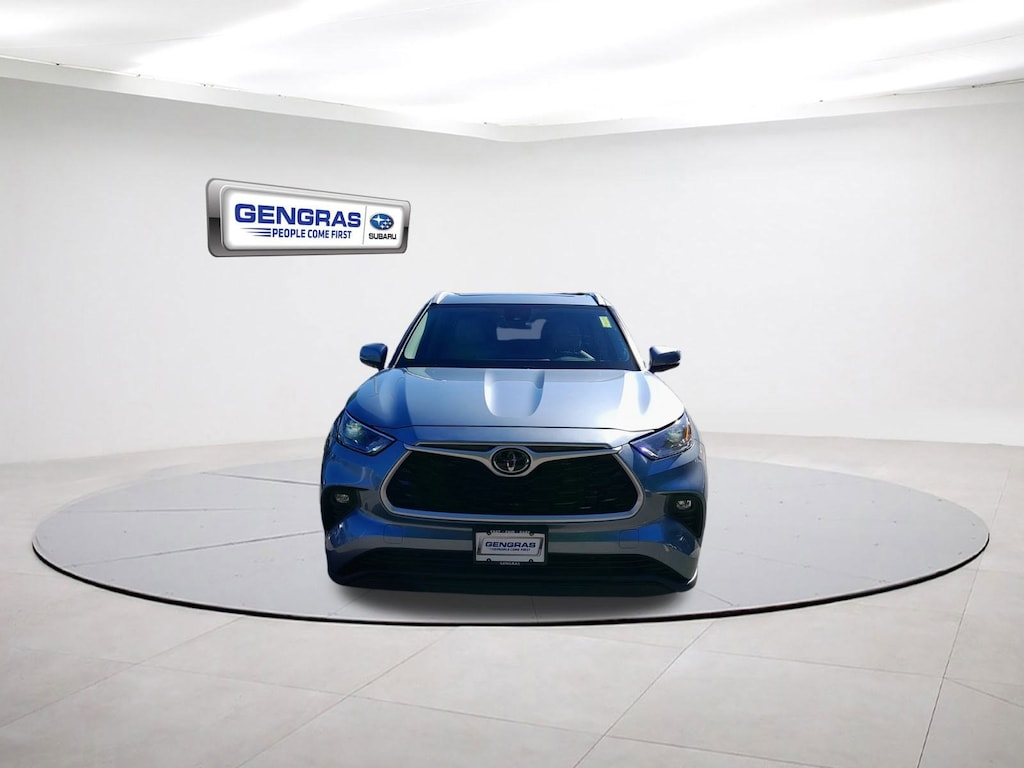 Used 2022 Toyota Highlander XLE XLE AWD