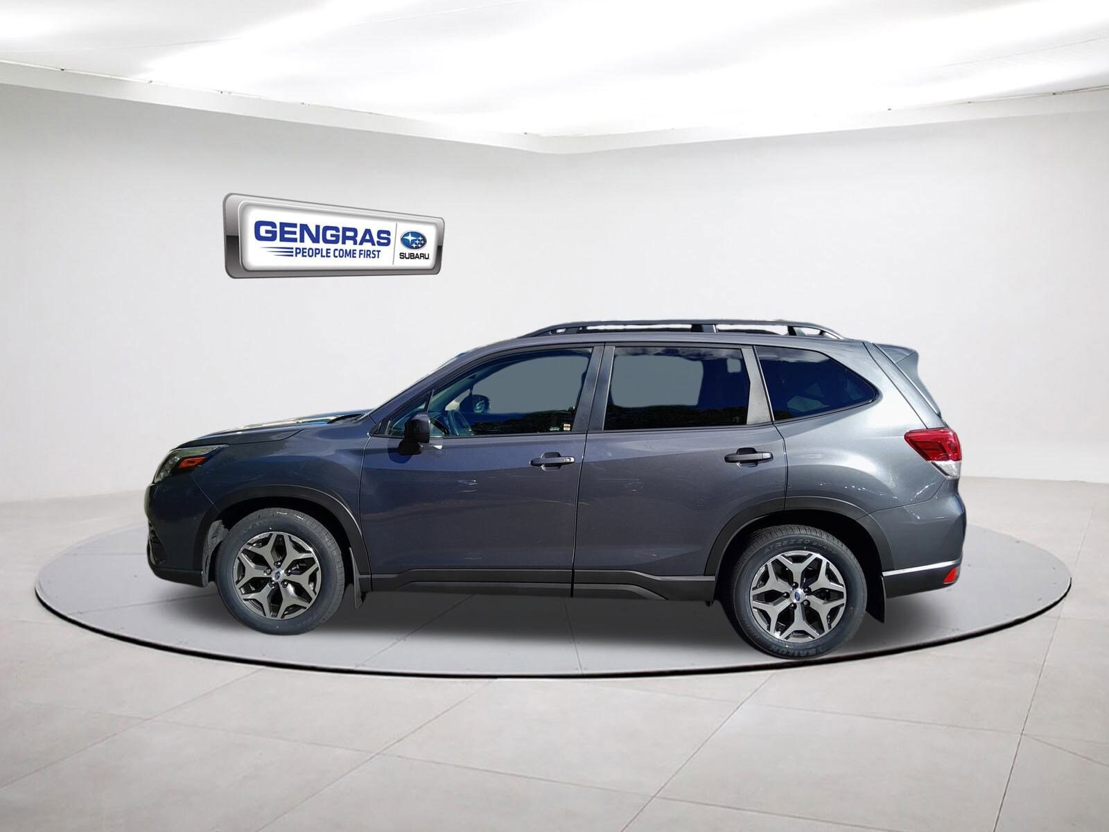 2022 Subaru Forester Premium photo 4