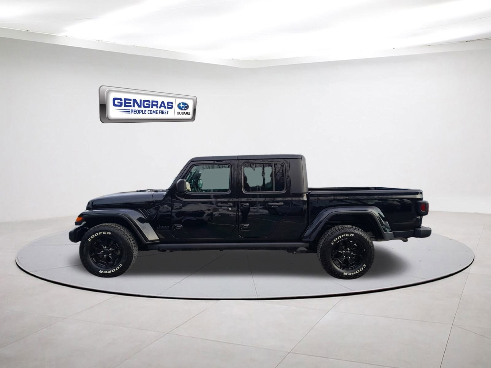 2022 Jeep Gladiator Willys Sport photo 4