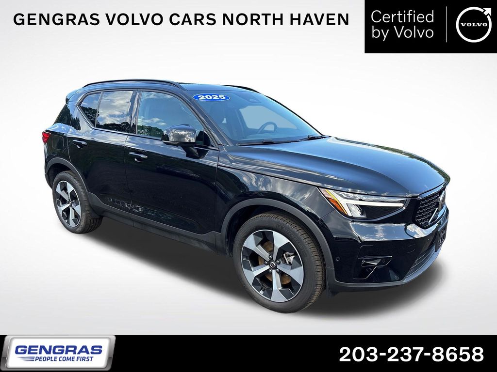 2025 Volvo XC40