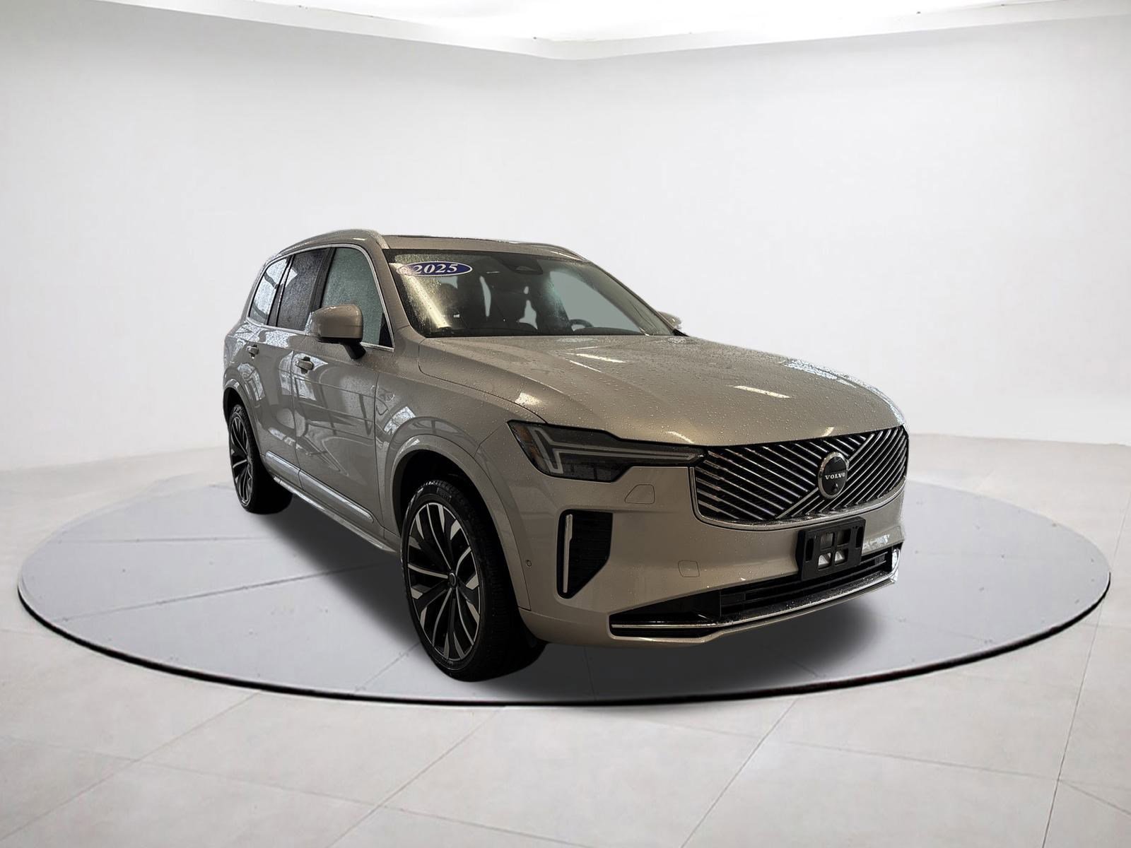 2025 Volvo XC90 Plus photo 3