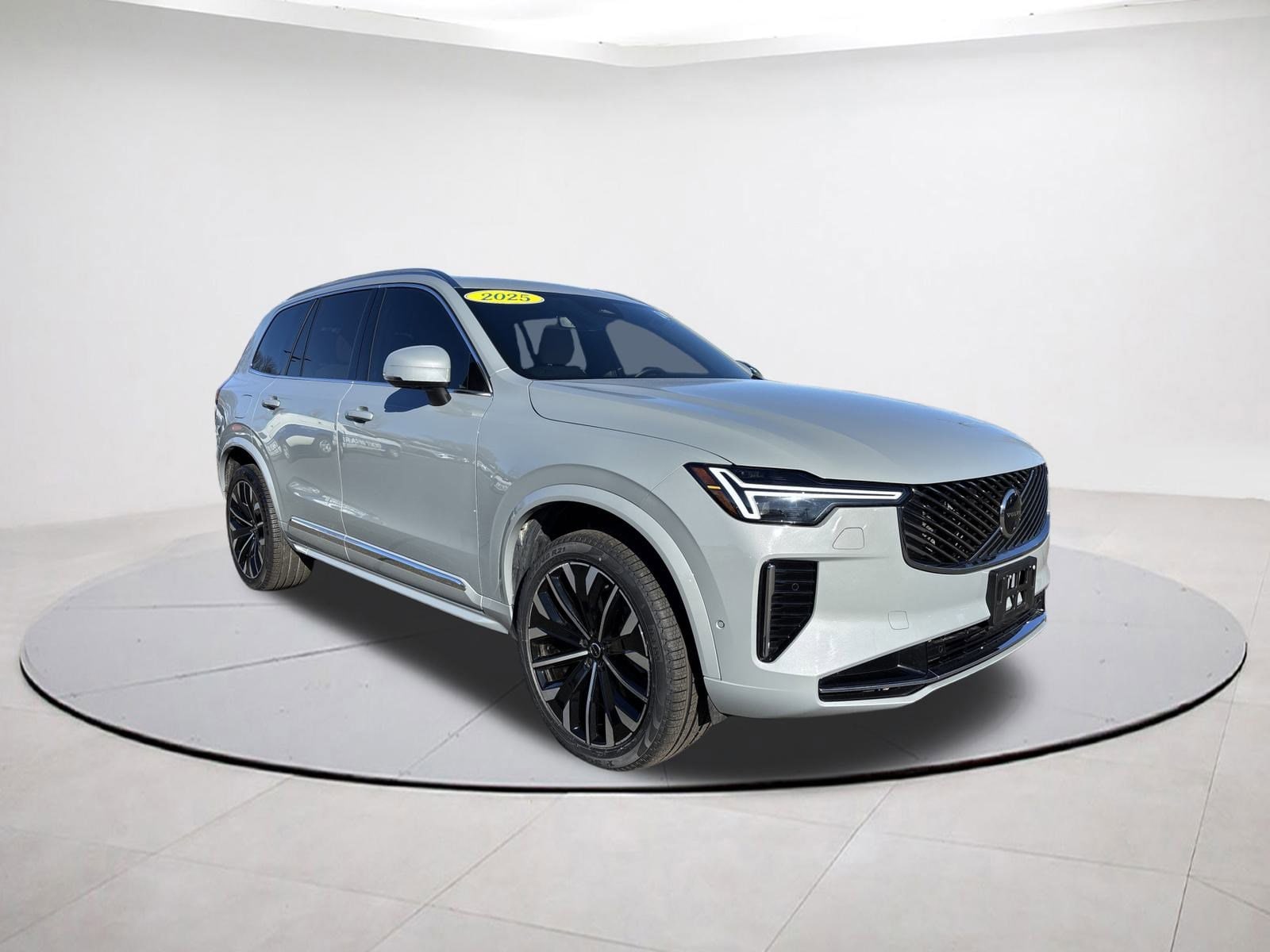 2025 Volvo XC90 Plus's photo