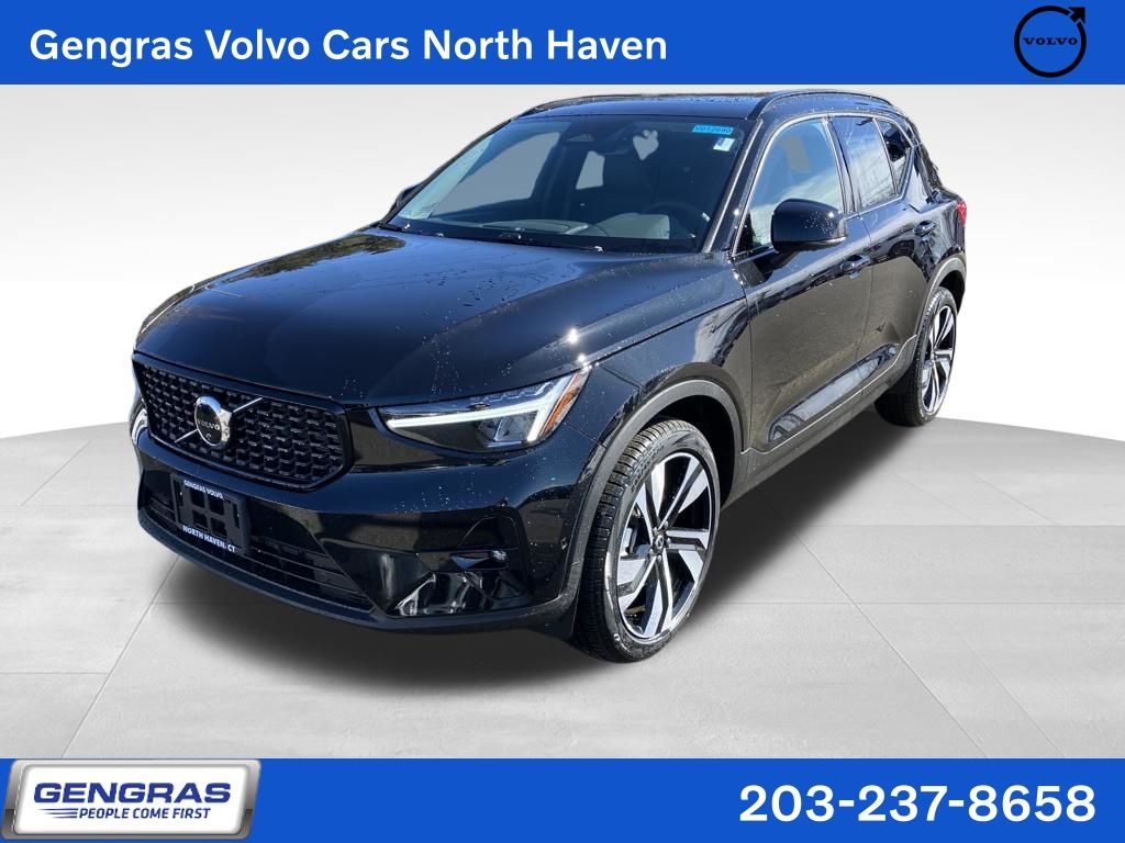 2026 Volvo XC40 SUV 