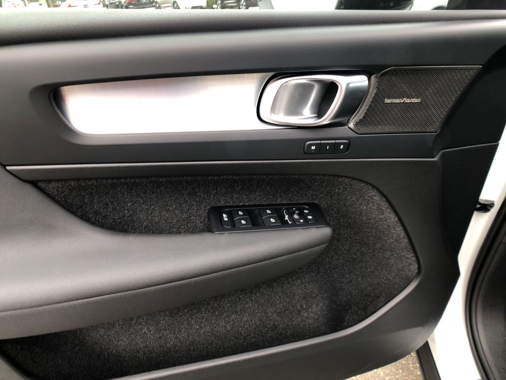 2026 Volvo XC40 Ultra Black Edition - Photo 18