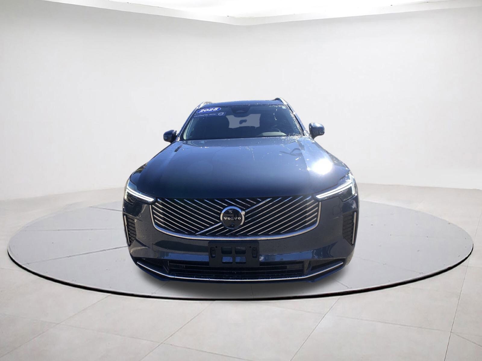 2025 Volvo XC90 B5 Plus photo 2
