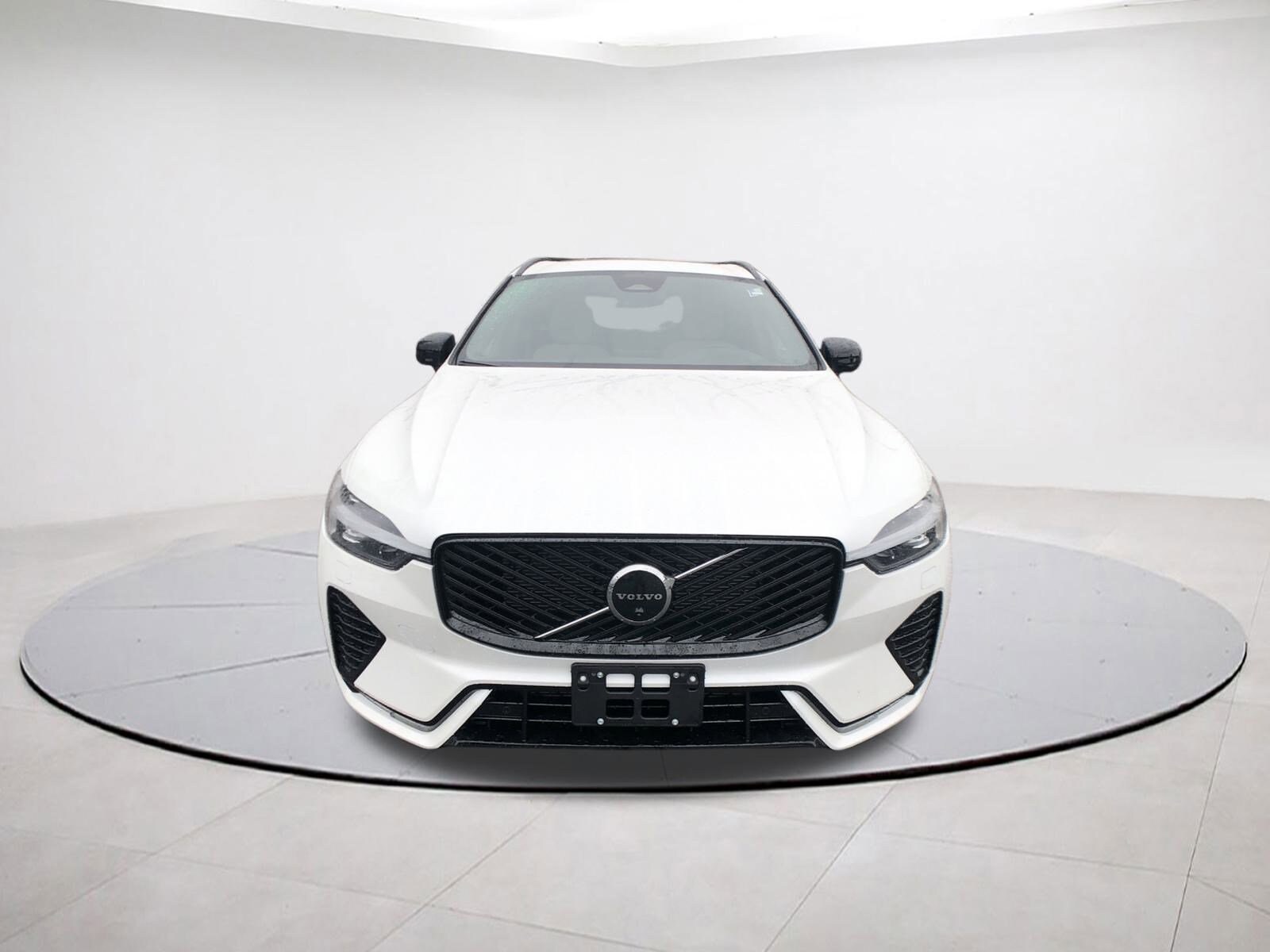 2026 Volvo XC60 B5 Plus photo 2