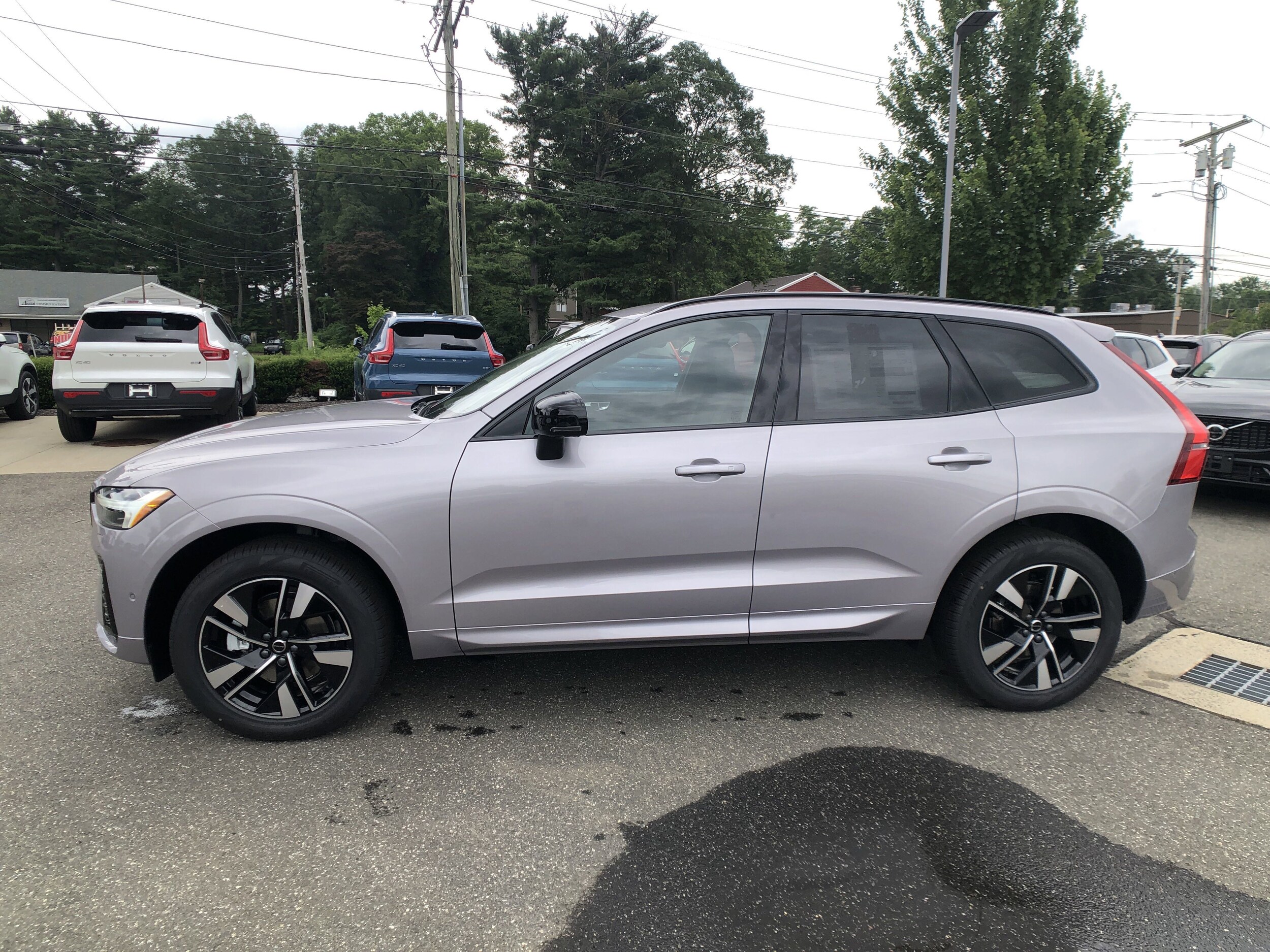 2026 Volvo XC60 B5 Plus photo 4