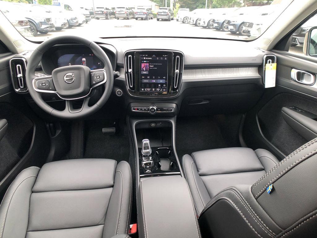 2026 Volvo XC40 Plus - Photo 37